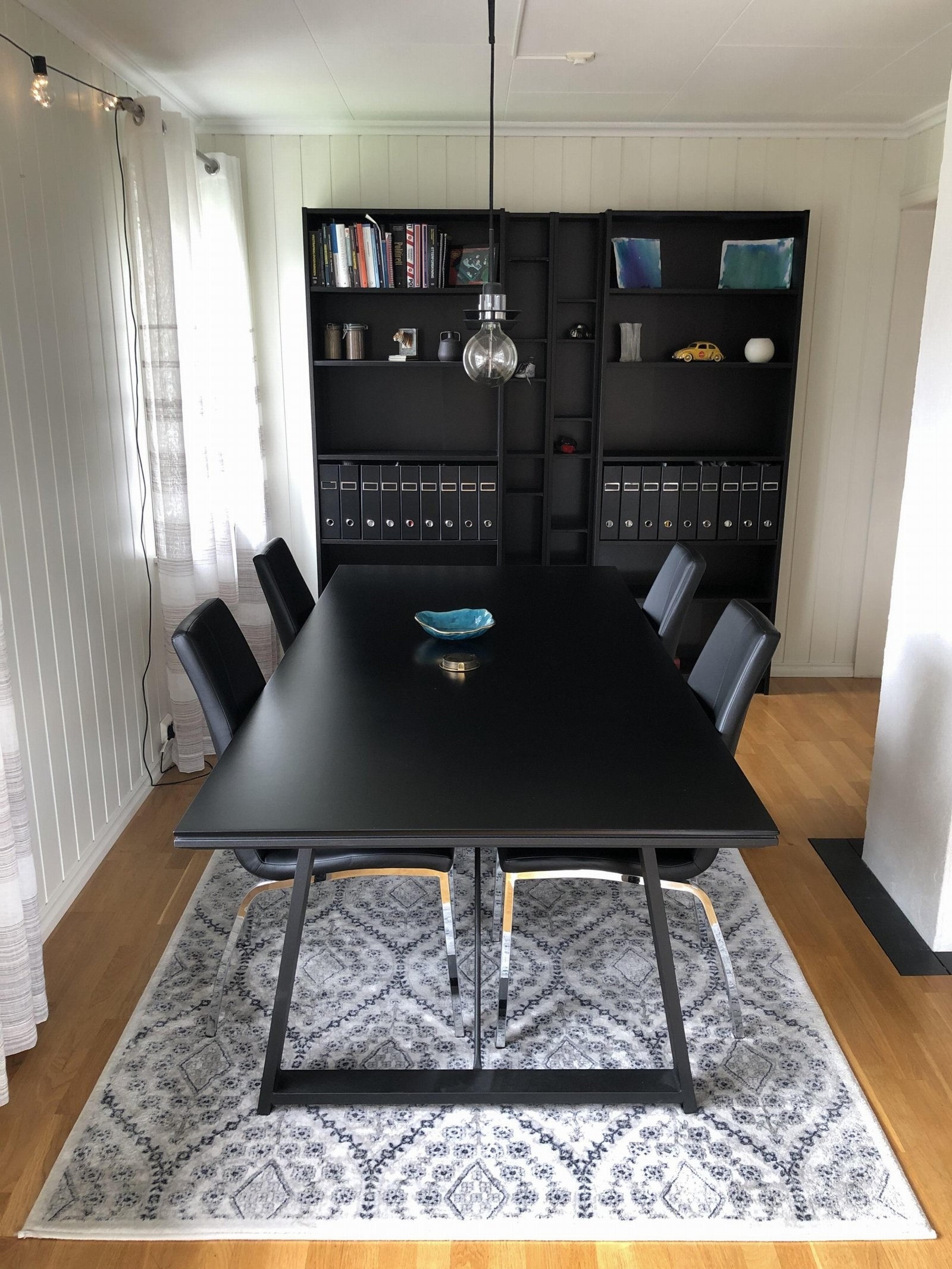 Spisestue. Kan med forholdsvis enkle grep gjøres om til 1 ekstra soverom. Dette bildet er tatt for 6 år siden og noen avvik vil forekomme. Galleribilde