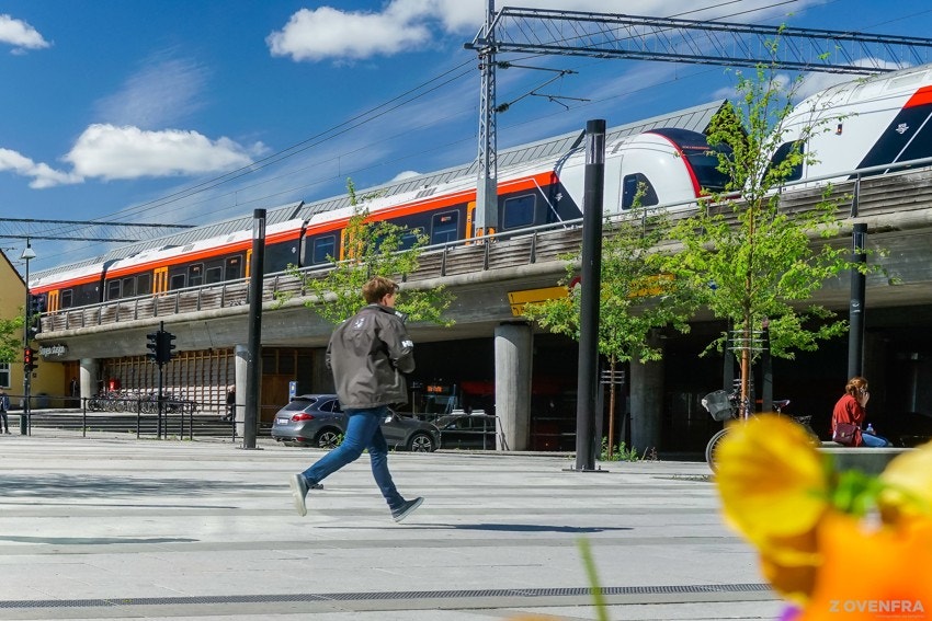 Skøyen stasjon - Store turer starter her. Kort vei fra boligen til alt av kollektiv transport. Galleribilde