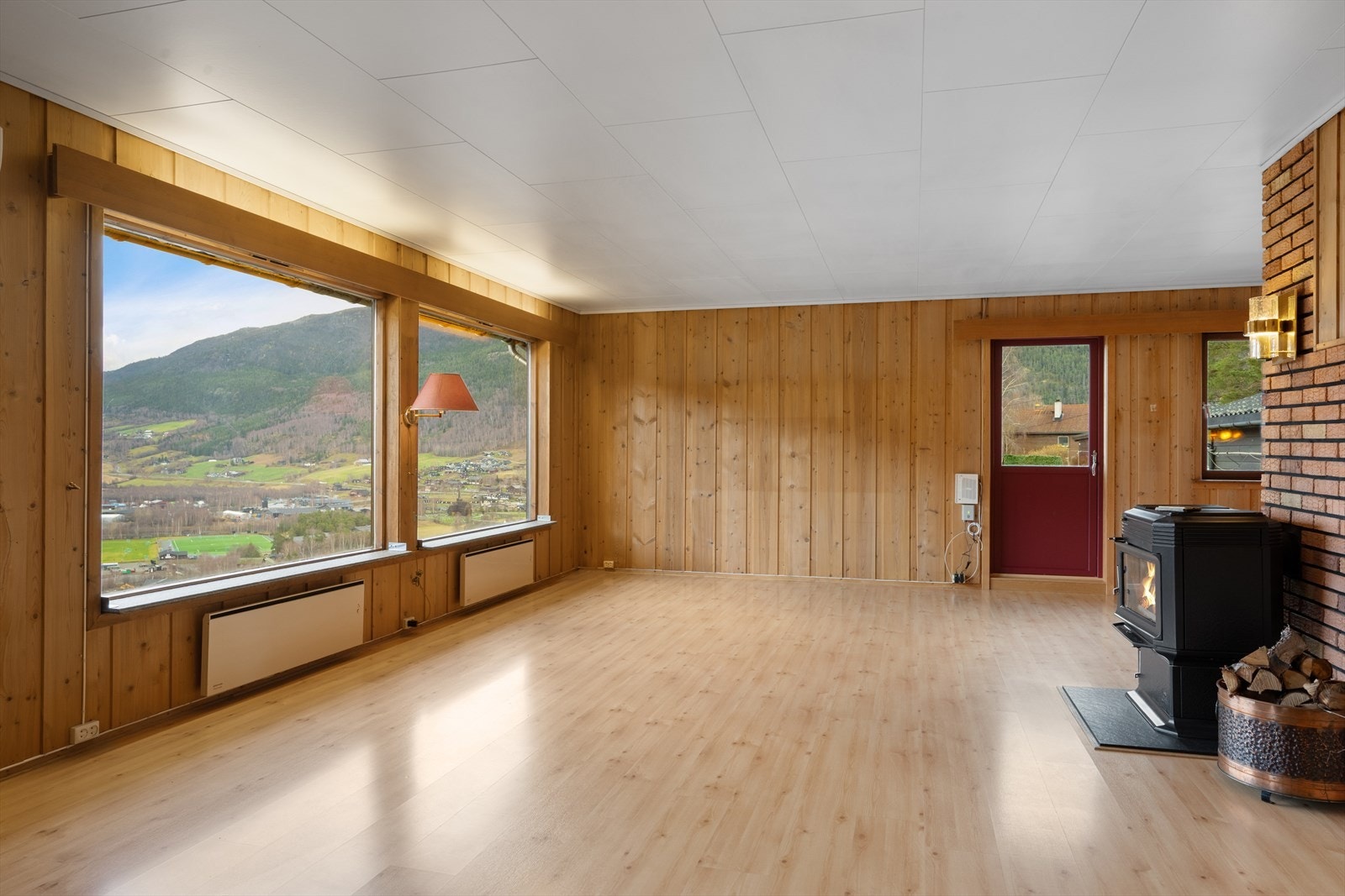 Stua er romslig, og har god plass til møblement. Galleribilde