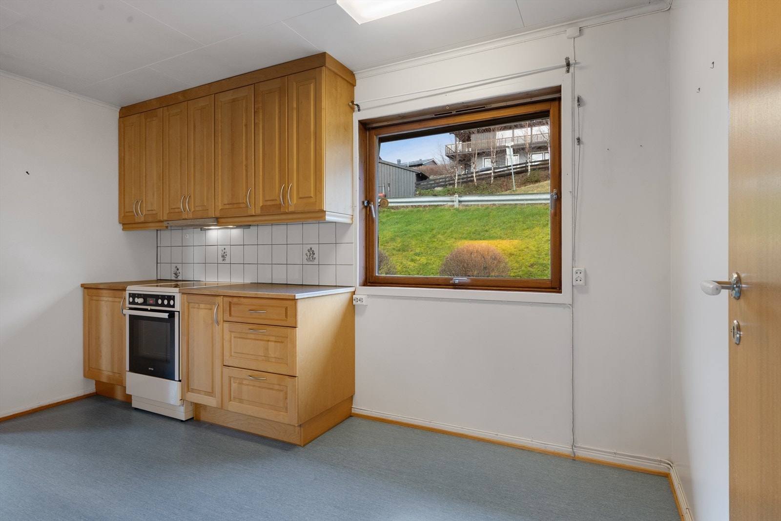 På kjøkkenet har man plass til et kjøkkenbord. Galleribilde