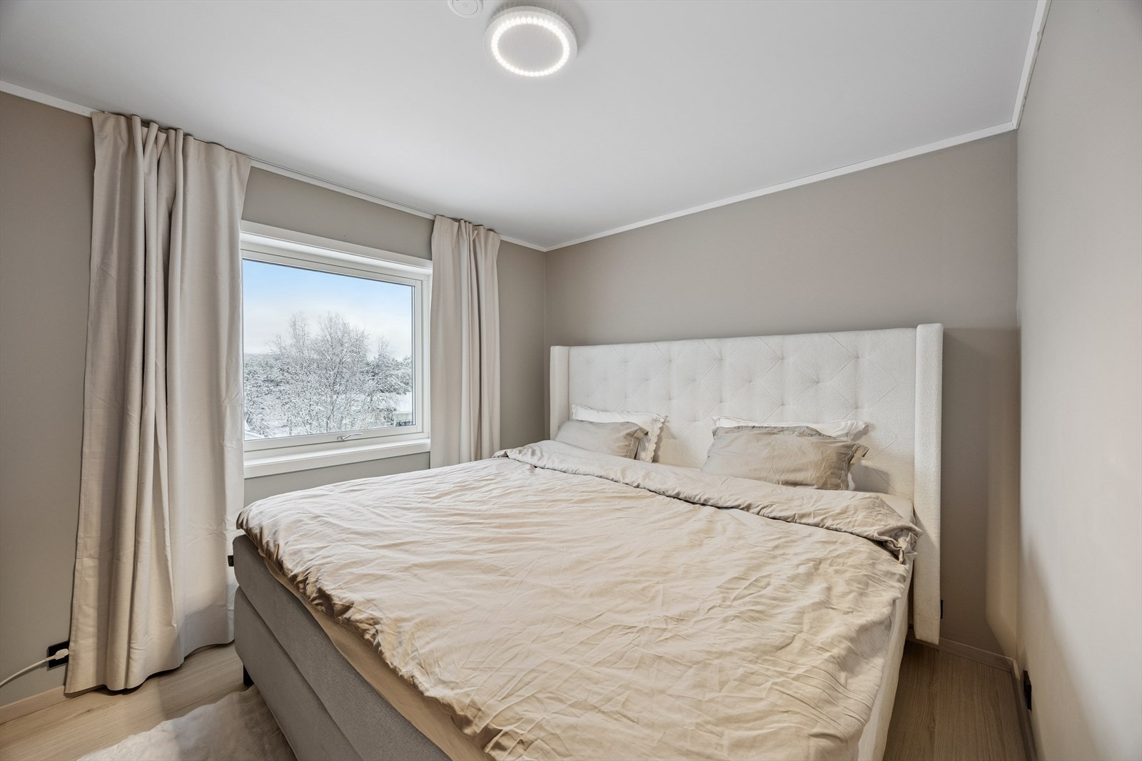 Soverom 2 i hoveddelen er også av god størrelse. Galleribilde