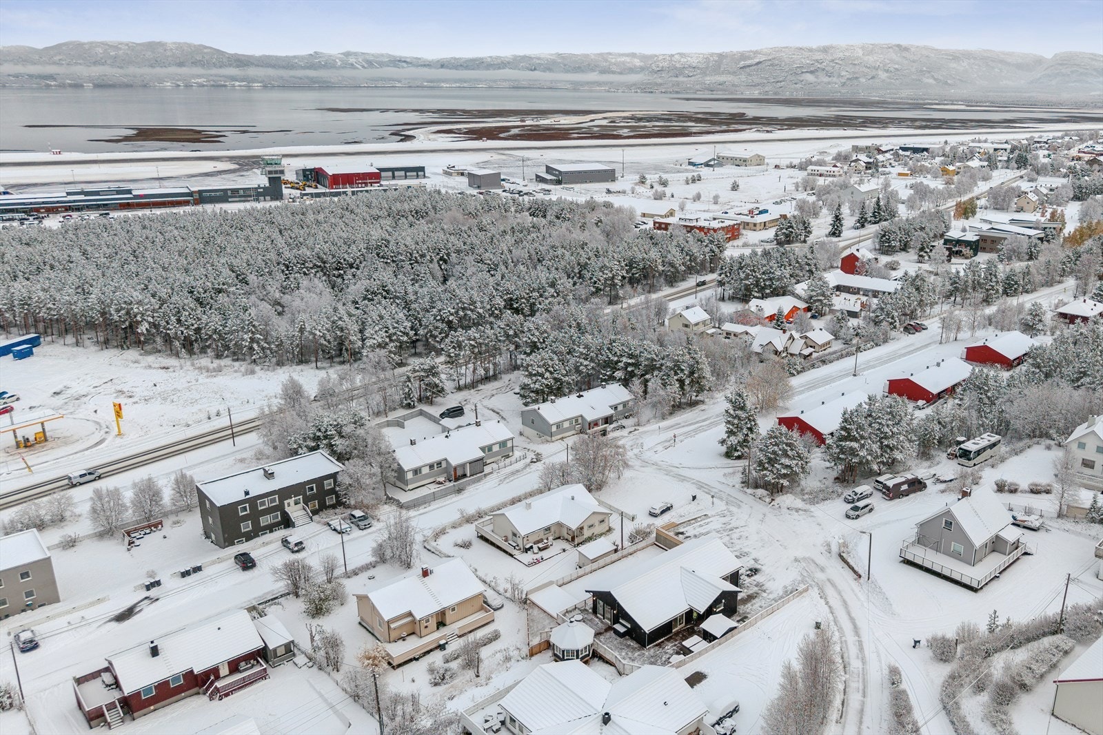 I nærområdet finner du også lekeplasser, lysløype og skiløyper, perfekt for både hverdag og fritid. Galleribilde