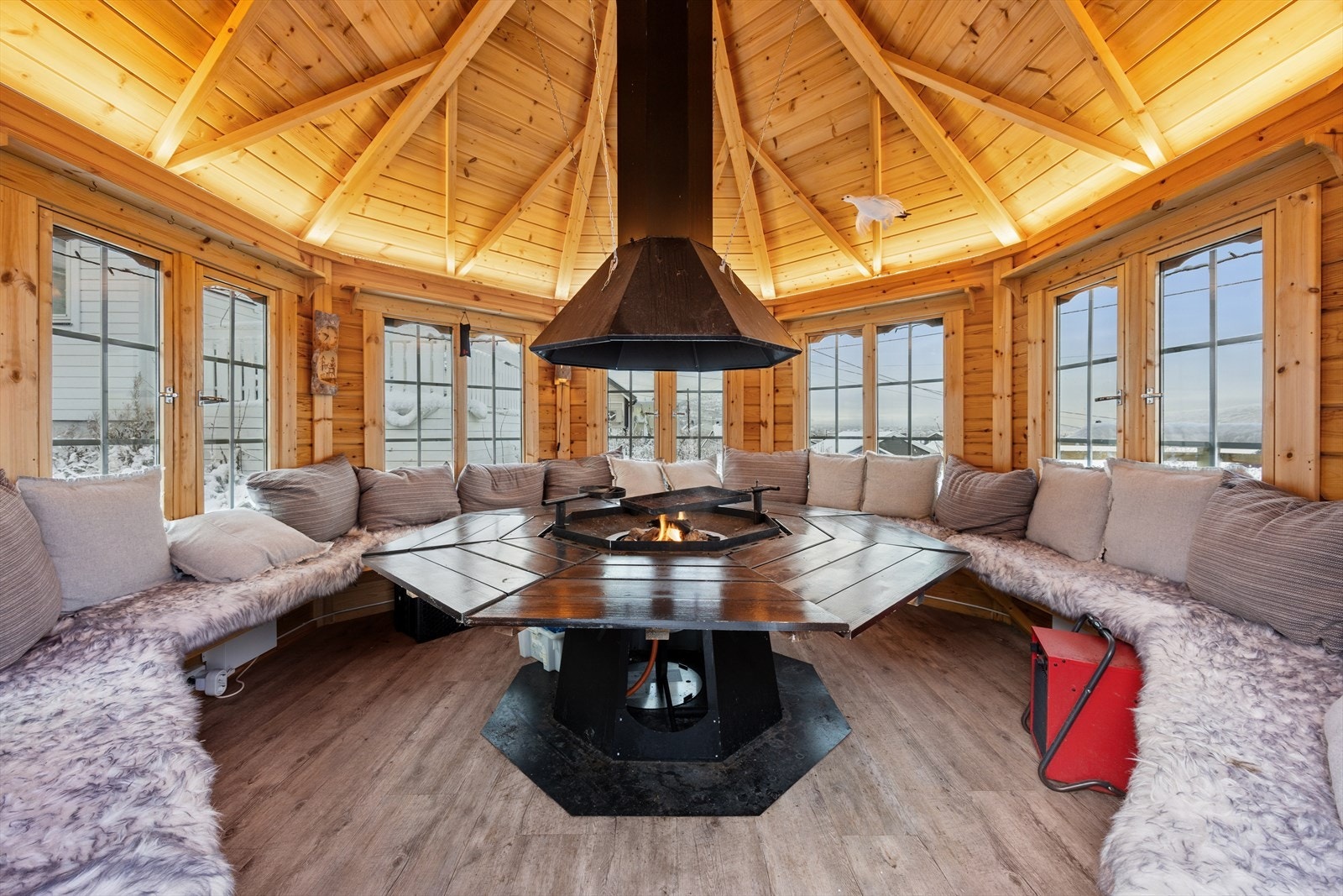 Her får du mulighet for utendørs matlaging og hyggelige sammenkomster året rundt. Galleribilde