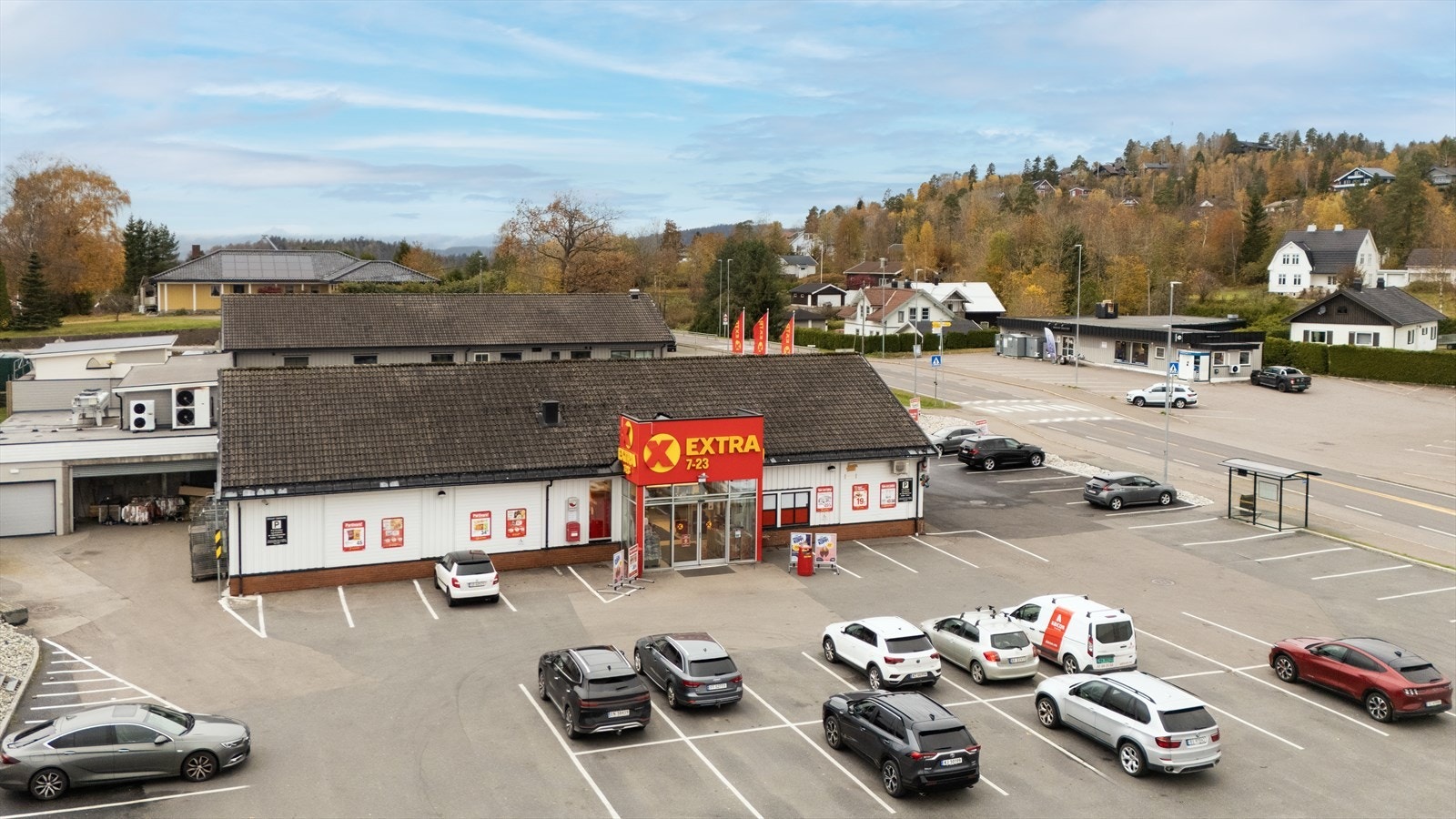 Fra boligen er det gangavstand til matbutikk. Galleribilde