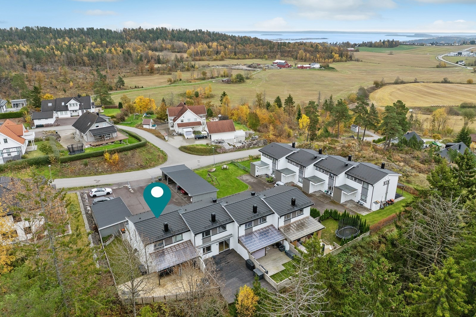 Boligen har en ettertraktet beliggenhet på enden. Galleribilde