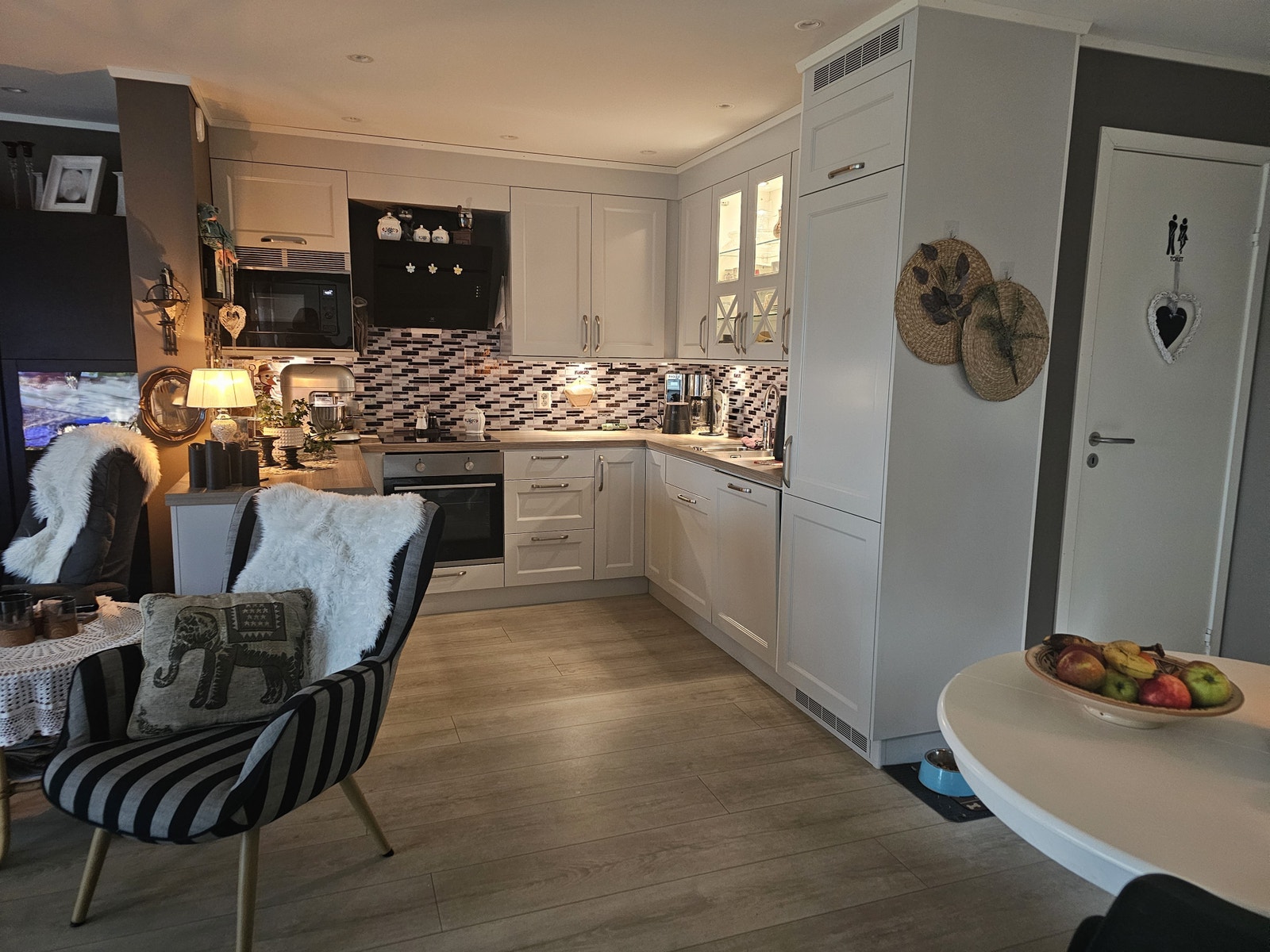 Kjøkken
(Enkelte gjenstander kan være fjernet på bildet via AI) Galleribilde