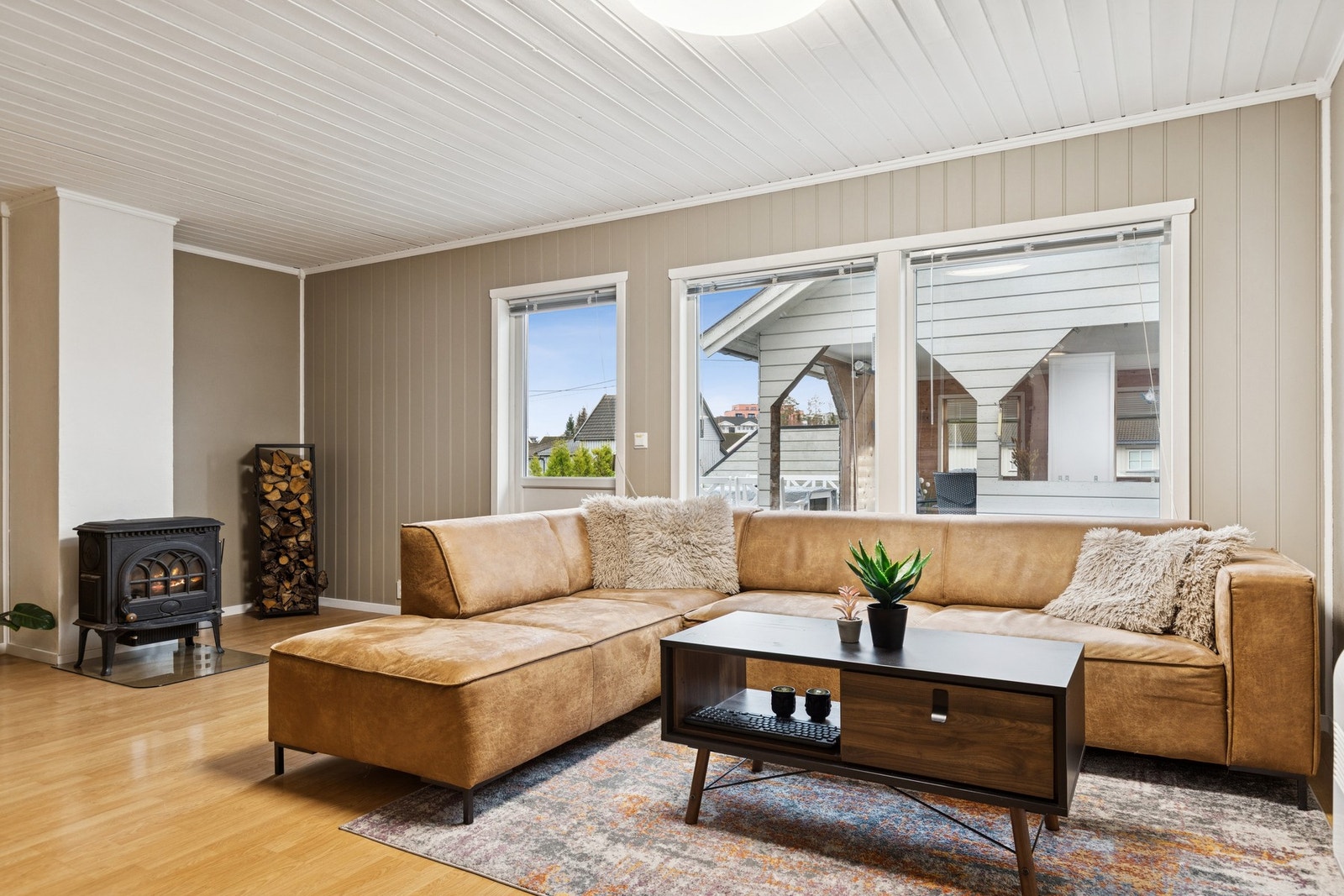 Rommet har en behagelig atmosfære og en utforming som gjør det lett å innrede etter behov. Galleribilde