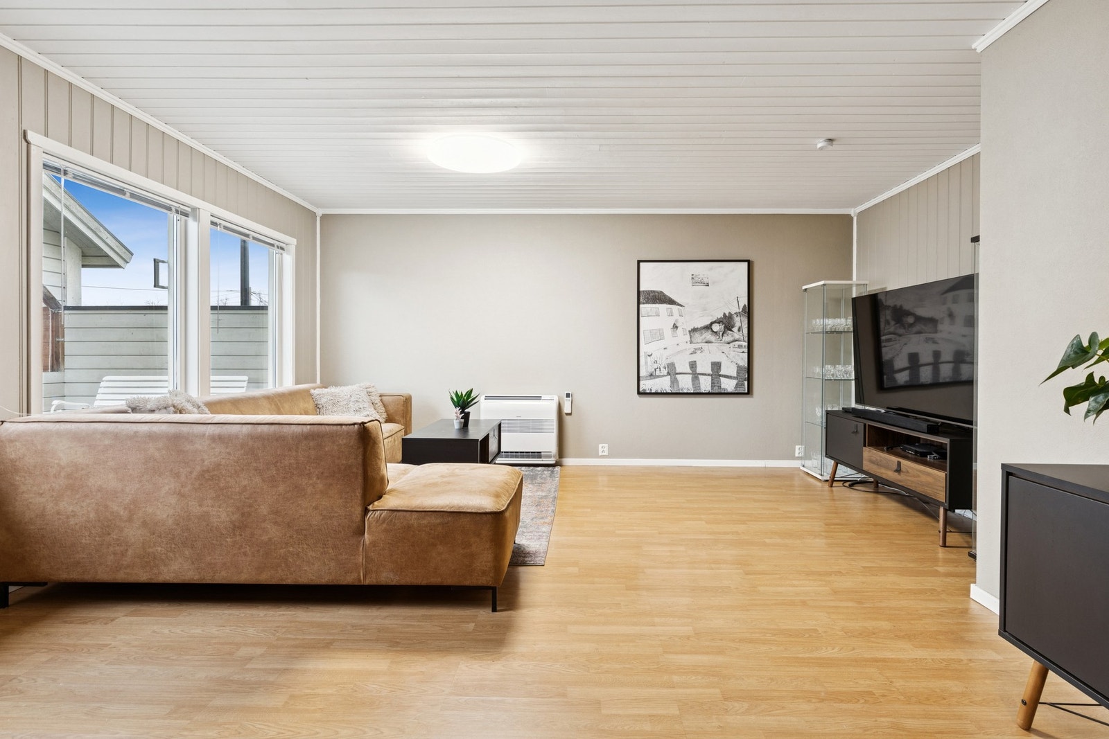 Herfra er det utgang til den koselige hagestuen Galleribilde