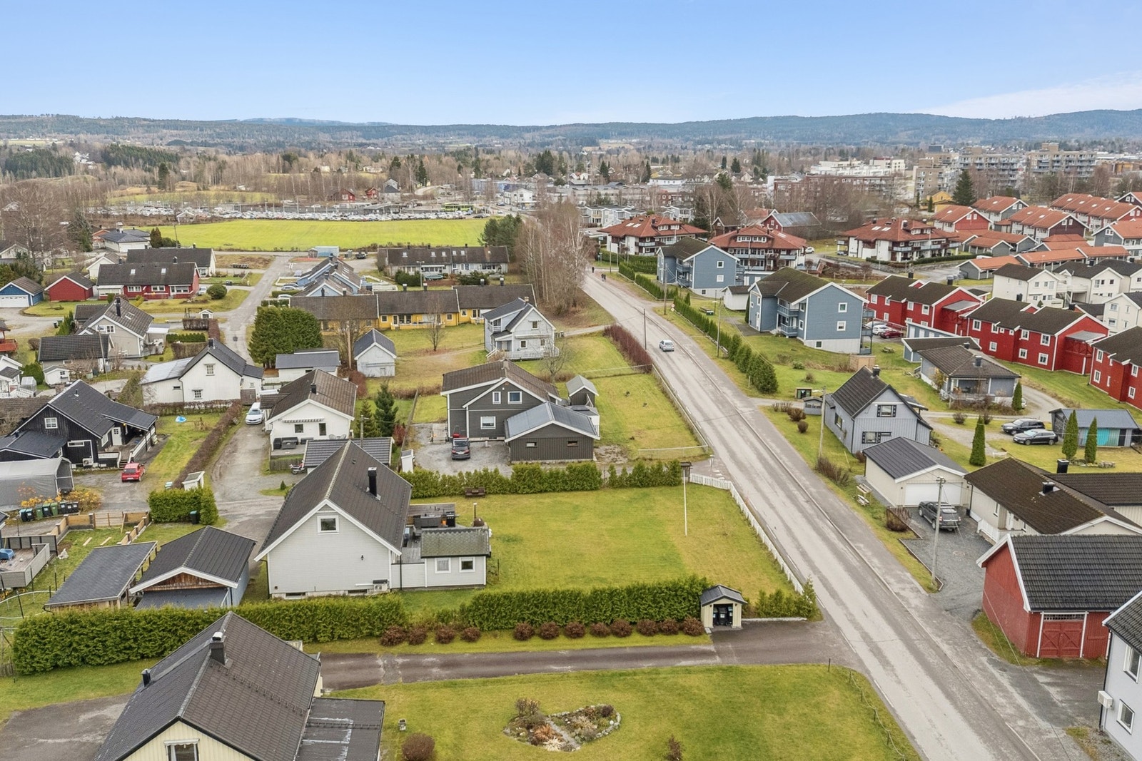 En trivelig bolig med mange muligheter - perfekt for deg som ønsker god plass og et trygt nabolag. Galleribilde