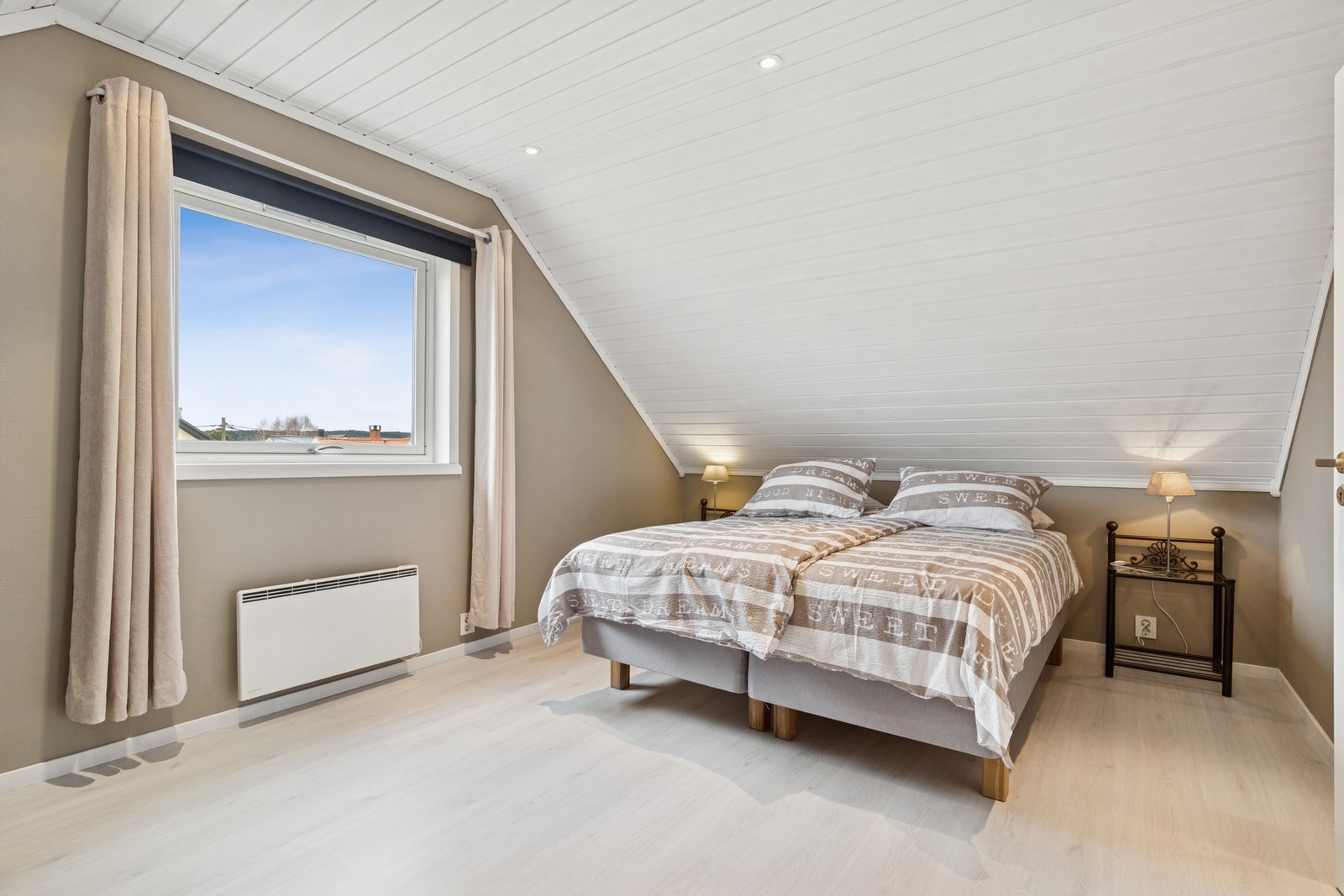 Hovedsoverommet oppleves lunt og innbydende Galleribilde