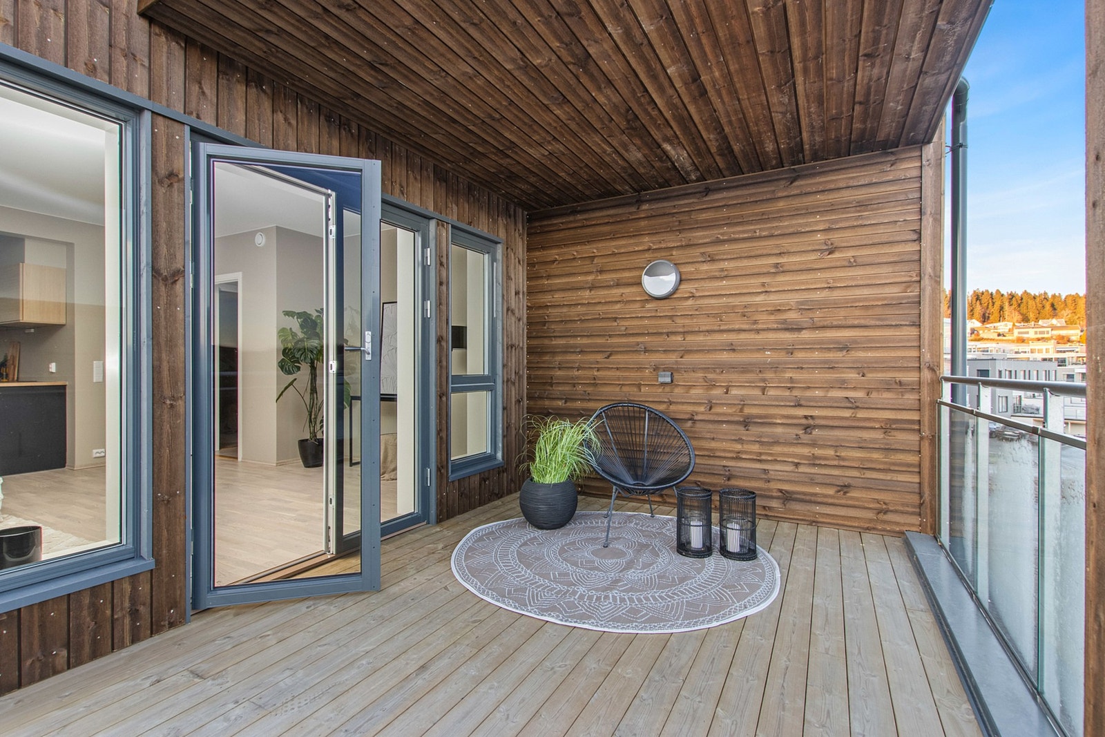 Veranda av god størrelse. Galleribilde