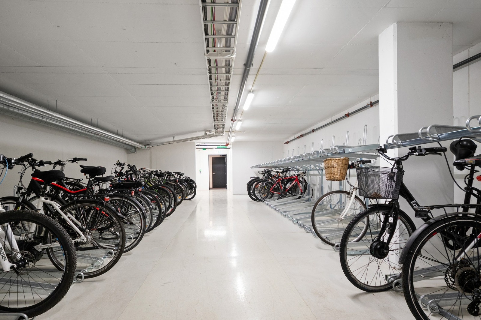 Felles sykkelparkering Galleribilde