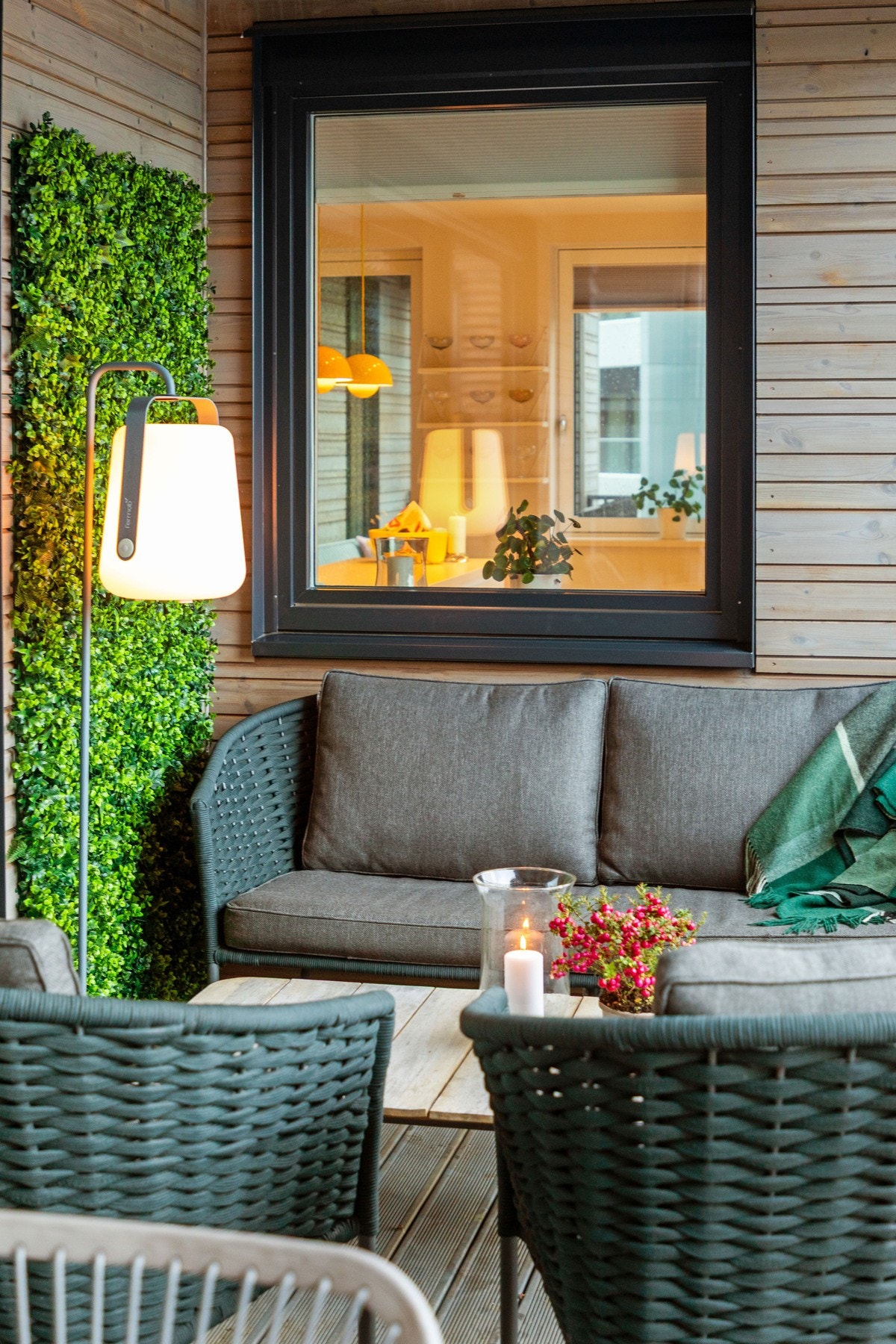 Herlig uteplass med utsyn og mulighet for fine lounge-sone Galleribilde