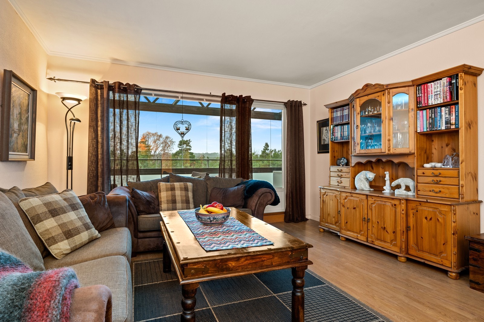 Separat stue og kjøkken - lyst uttrykk i stue! Galleribilde