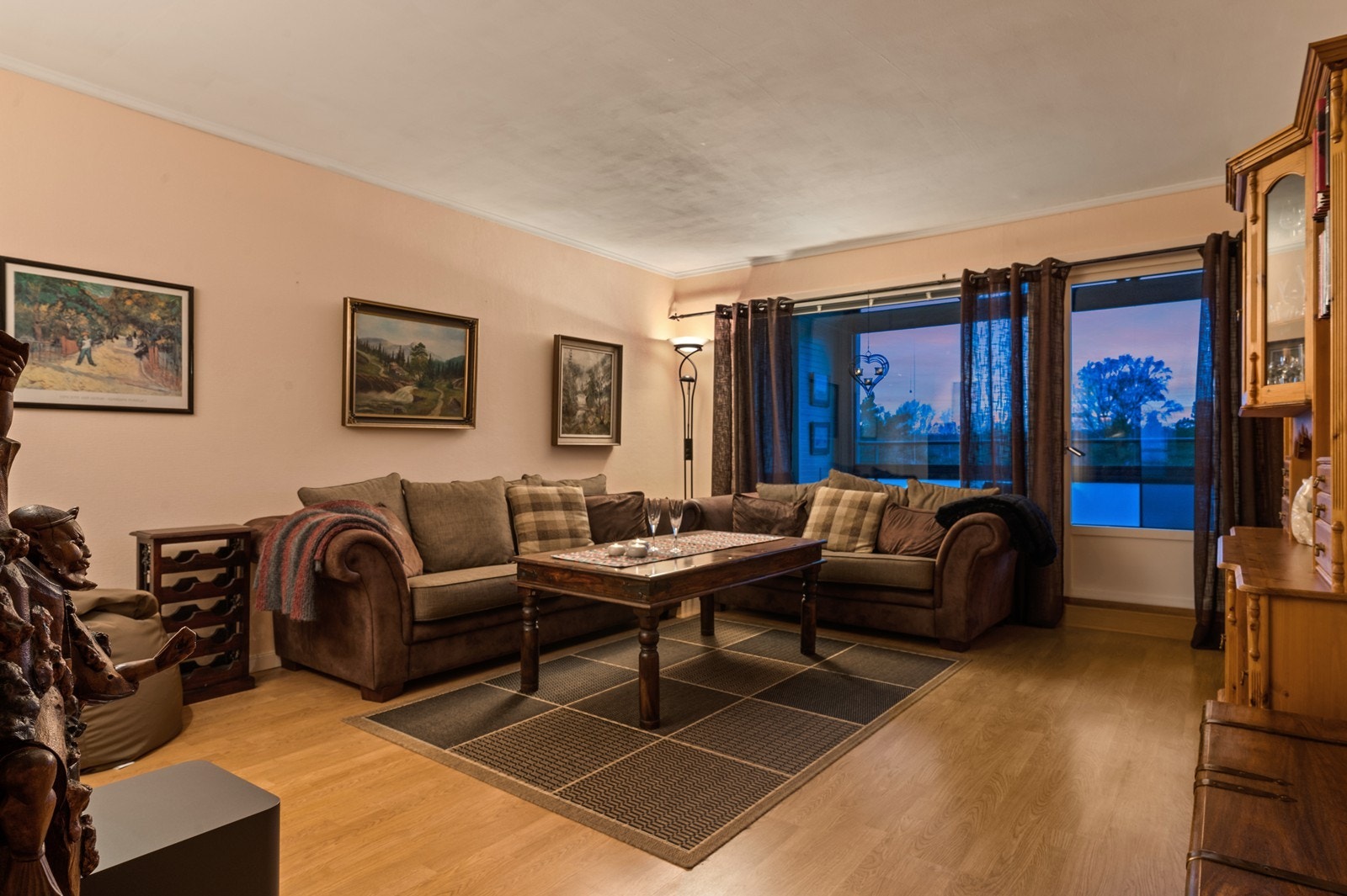 Trivelig leilighet med en balkong på hver side Galleribilde