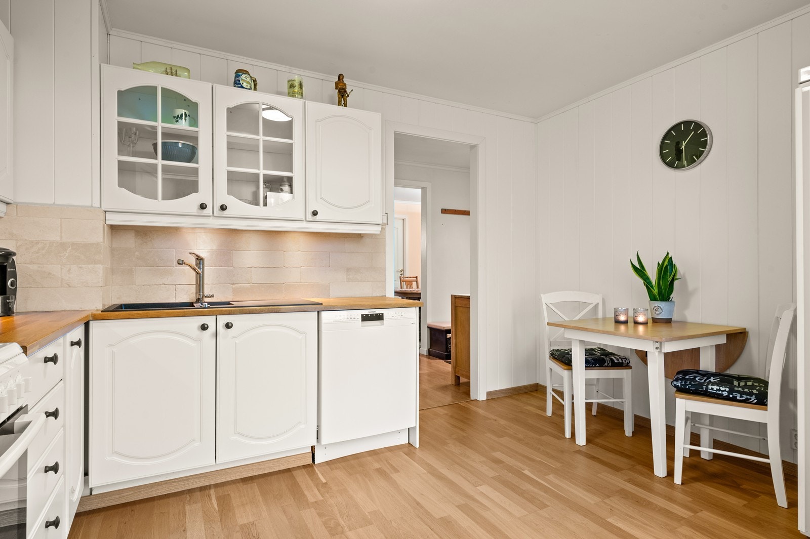 Benkeplaten er av heltre Galleribilde