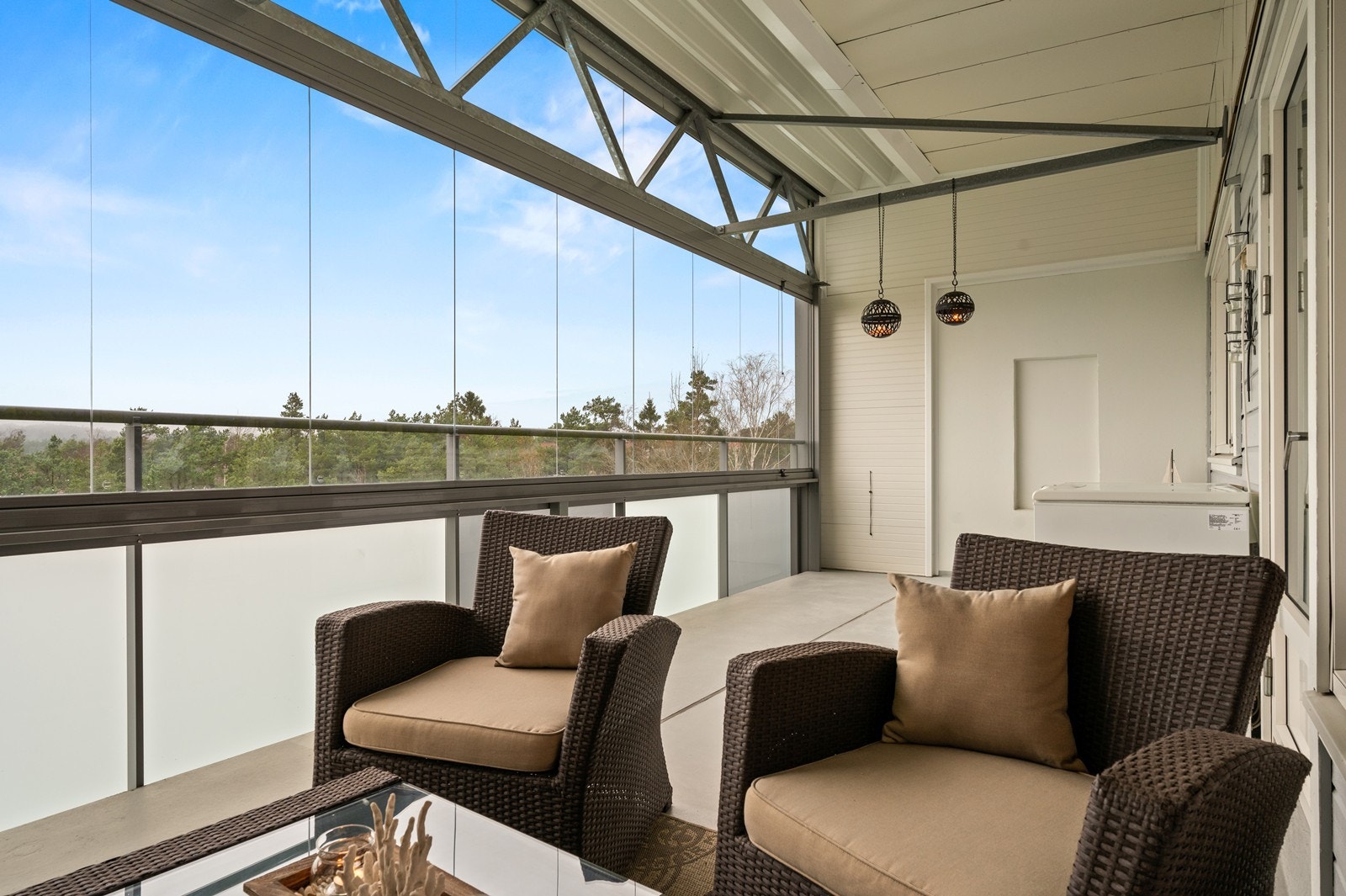 Lun og avskjermet uteplass Galleribilde