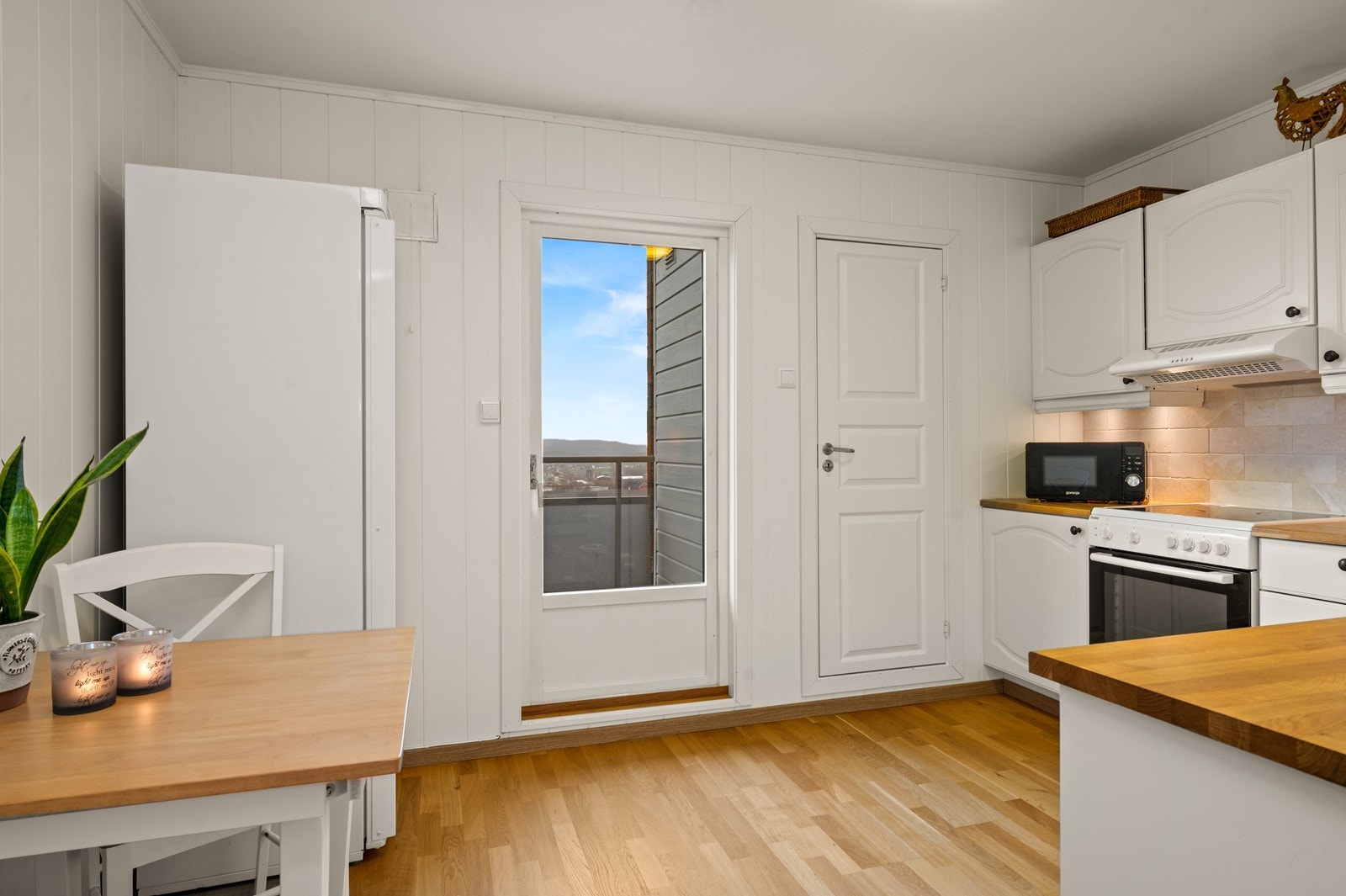 Mulighet for en liten spiseplass i kjøkken Galleribilde