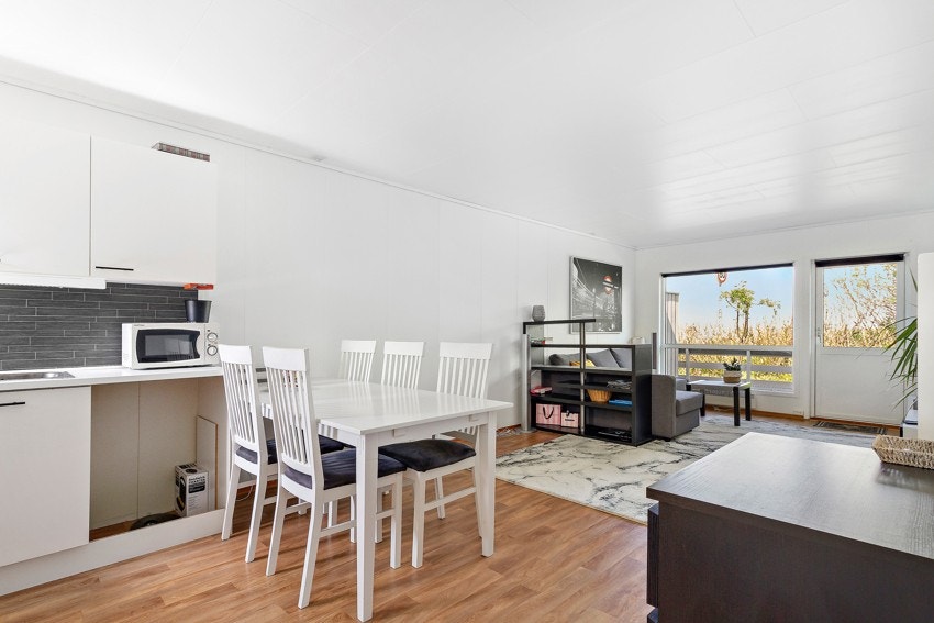 Stue og kjøkken i åpen løsning. Galleribilde