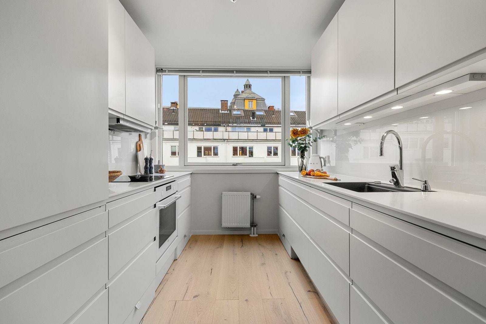 Lekkert kjøkken med moderne innredning fra HTH. Galleribilde