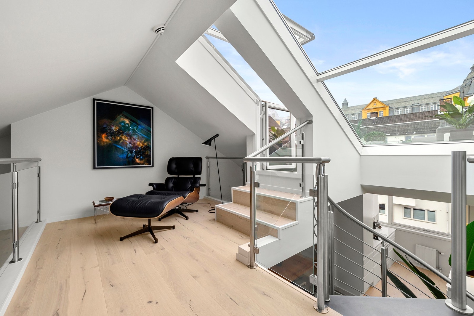 Mesaninen har flere bruksmuligheter, enten man ønsker å innrede en koselig loftstue eller om det er behov for hjemmekontorløsning. Galleribilde