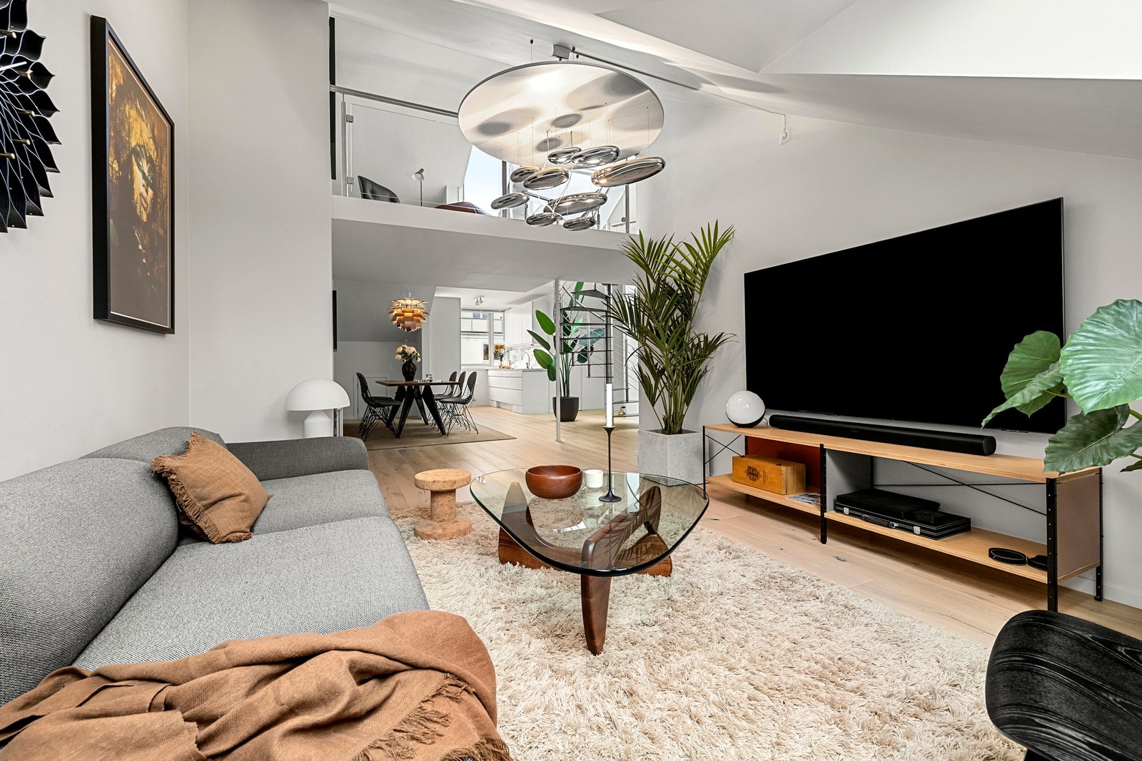 Dette er en moderne 3-roms selveid loftsleilighet. Galleribilde