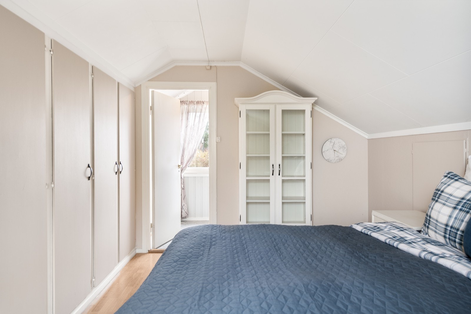 Masser av rom til lagring. Her kan du også få plass til et skrivebord Galleribilde