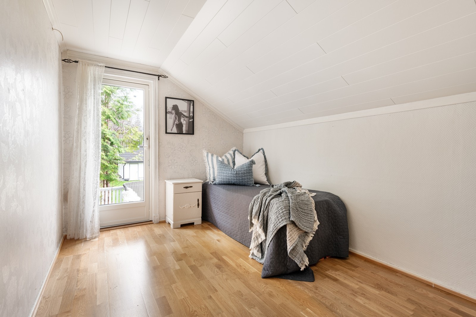 Soverom med direkte adkomst ut på verandaen Galleribilde