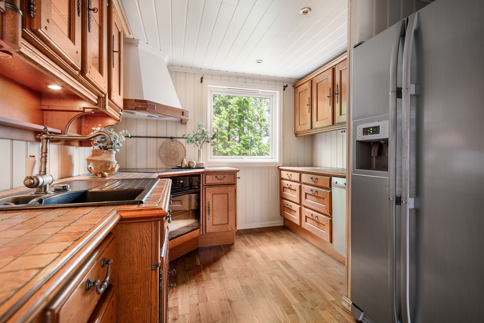 Eldre og sjarmerende kjøkken Galleribilde