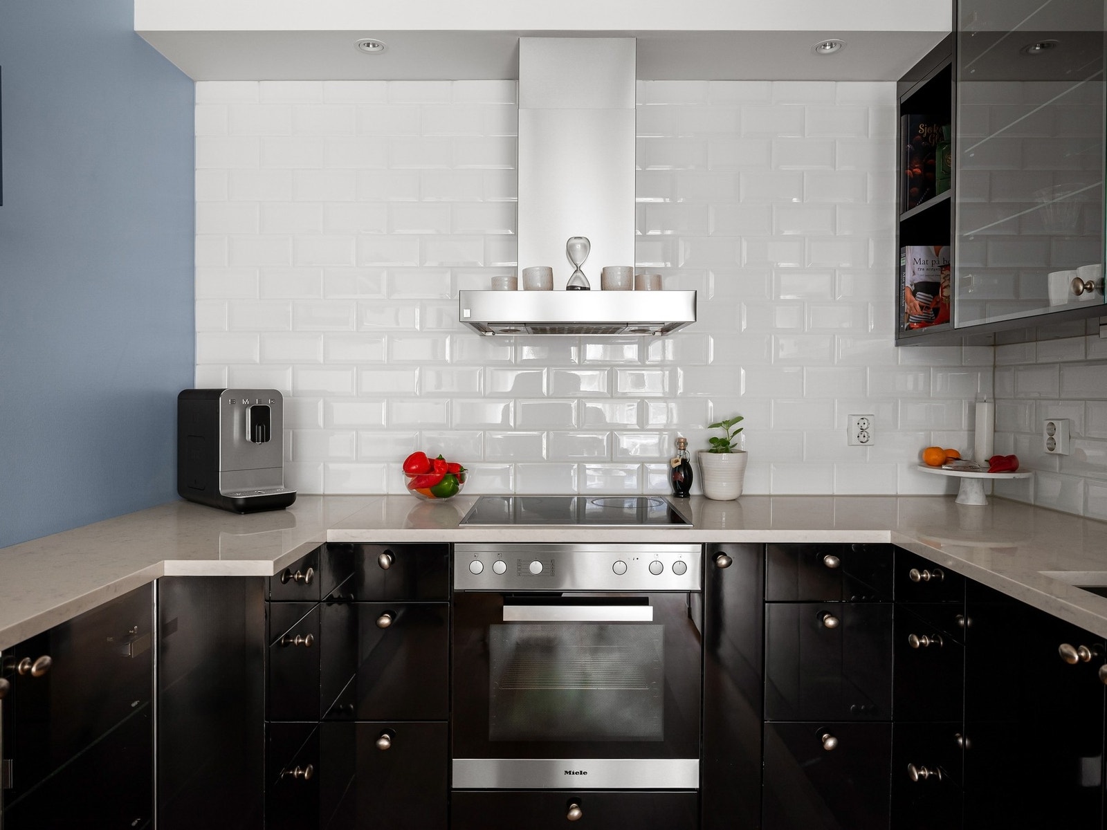 Rikelig med skap- og benkeplass. Galleribilde