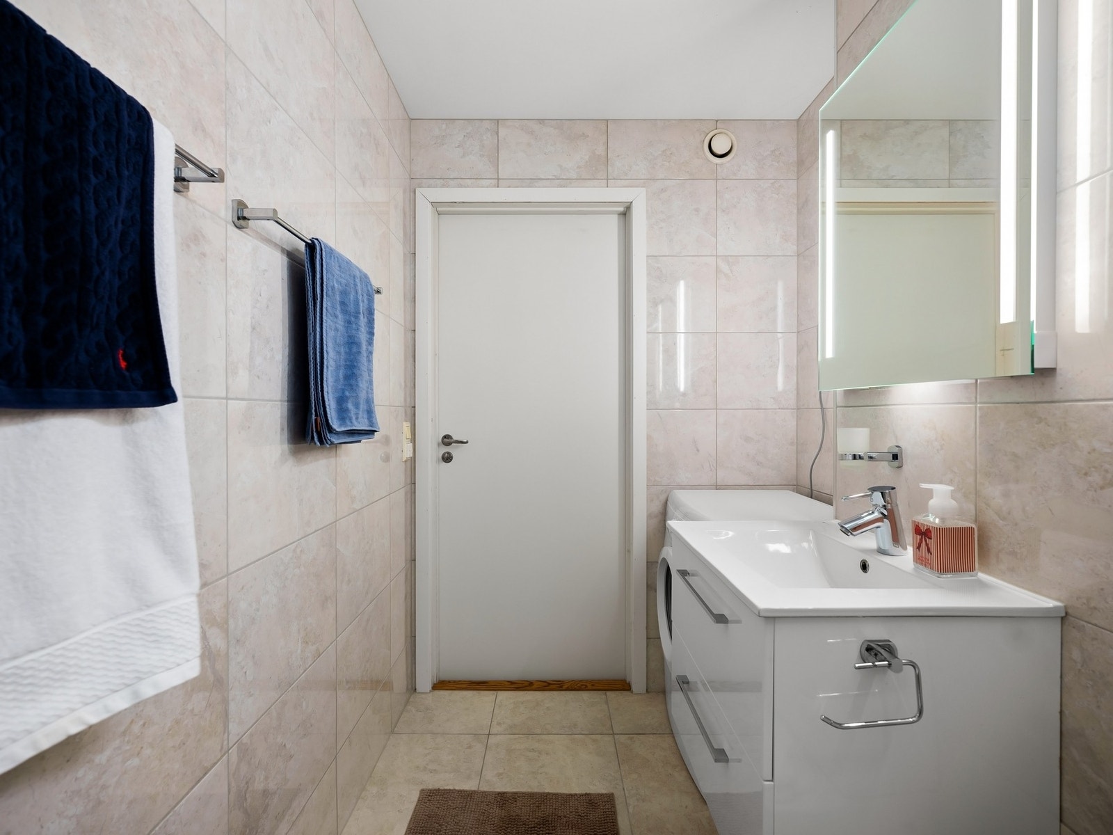 Det er opplegg for vaskemaskin og tørketrommel. Galleribilde