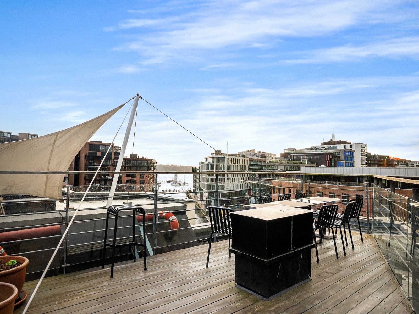 Felles takterrasse med svært gode solforhold. Galleribilde