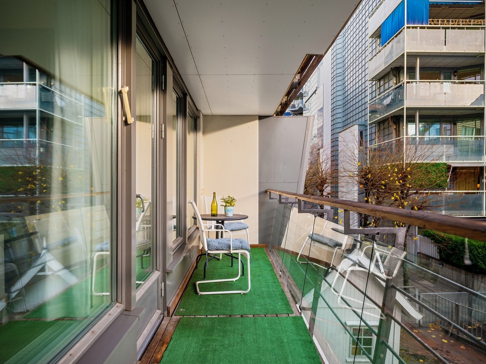 Balkongen er på 7 kvm og har god plass til utemøblement og beplantning. Galleribilde