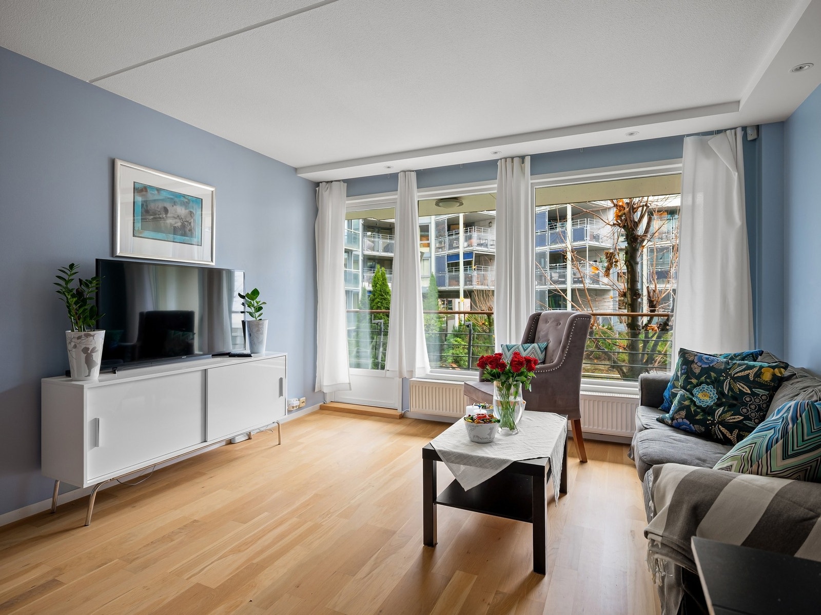 Lys og flott 2-roms leilighet med svært attraktiv beliggenhet rett ved Bryggetorget på Aker Brygge. Galleribilde