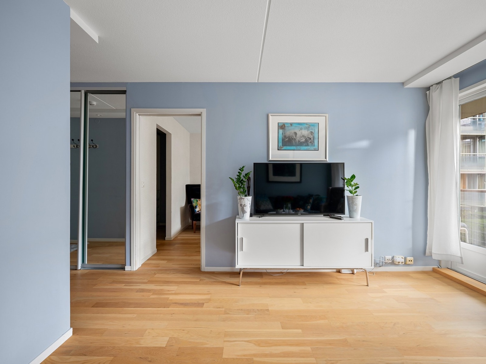 Leiligheten ligger fint i byggets 2. etasje med heisadkomst. Galleribilde