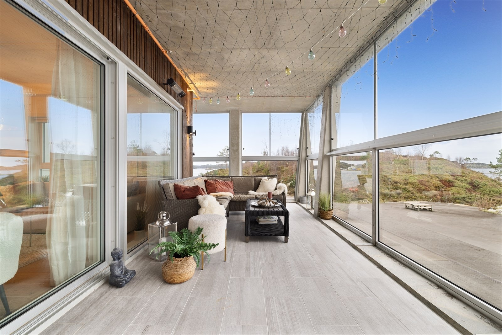 Den innglassede delen av balkongen er nord-vestvendt og måler ca. 31 m². Galleribilde