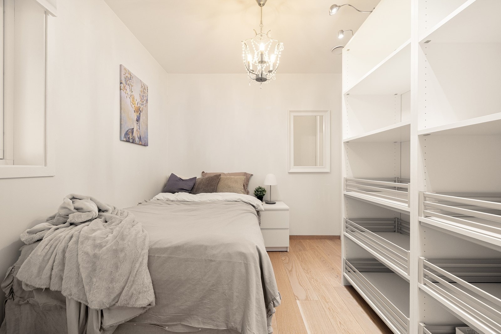 Garderoberommet er i dag innredet som et ekstra soverom. Det understrekes likevel at rommet ikke er godkjent som soverom. Galleribilde