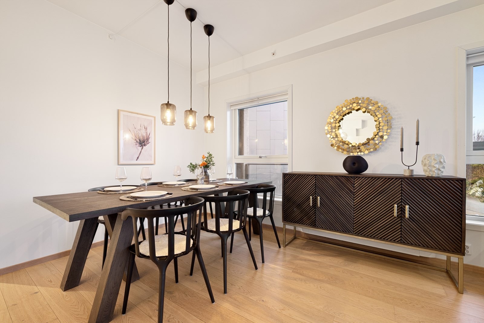 Her er god plass til spisegruppe hvor man kan underholde både familie og venner. Galleribilde