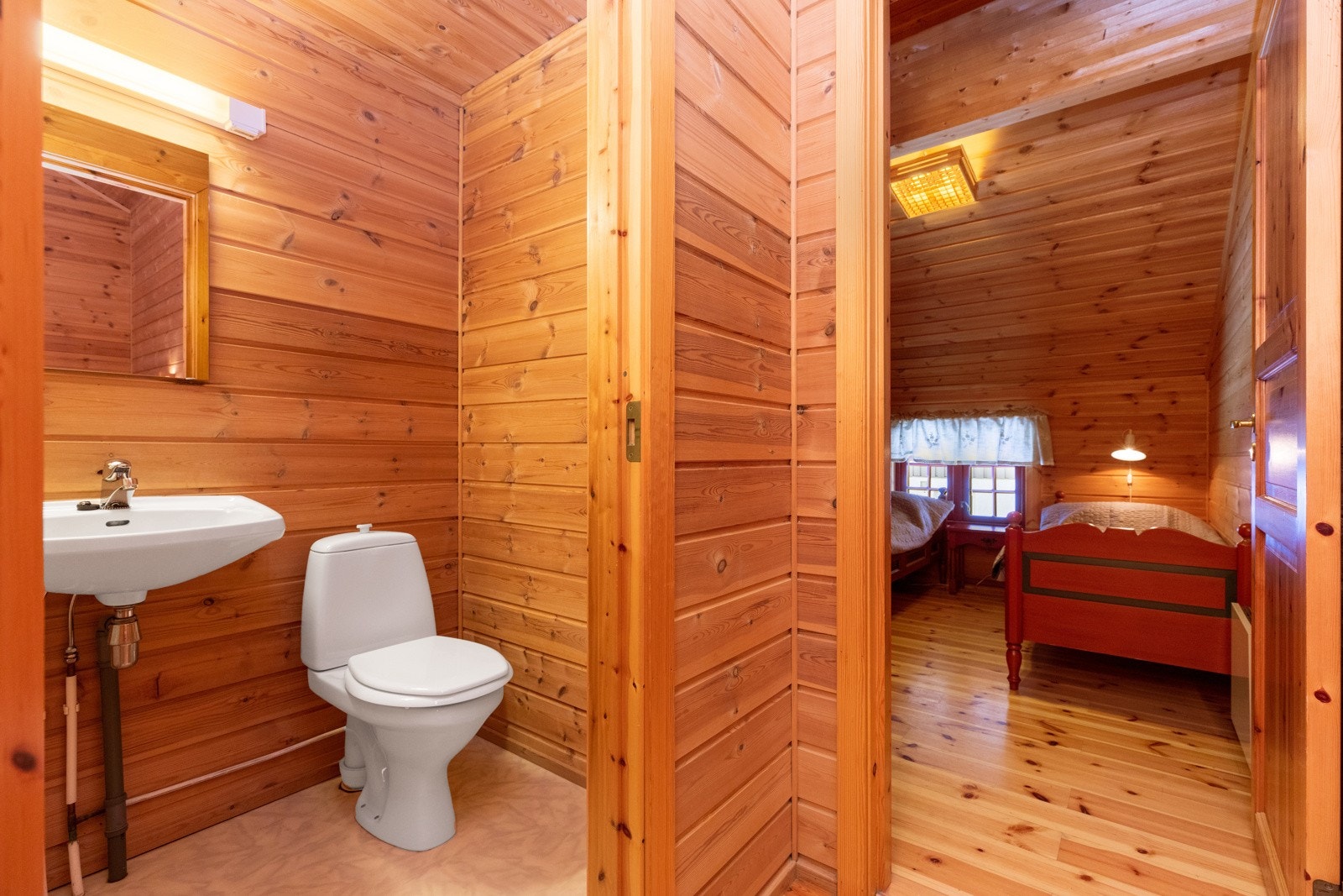 Toalettrom oppe Galleribilde