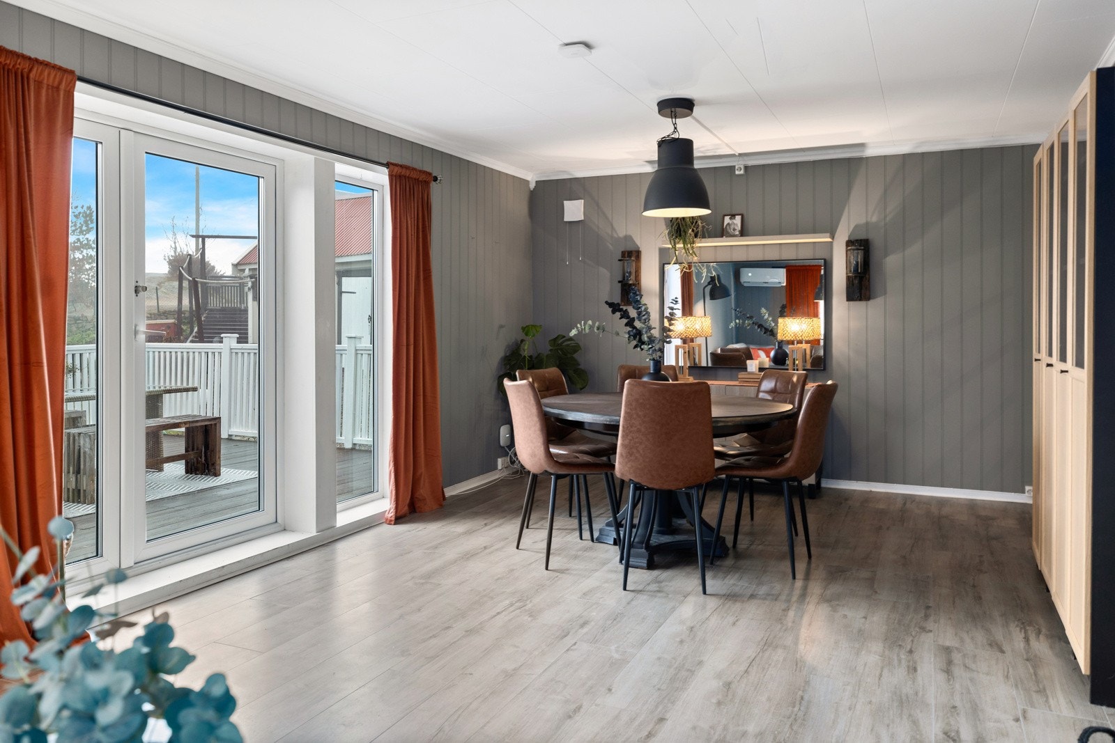 Fra stuen har du tilgang til en terrasse på ca 38 m2. Galleribilde