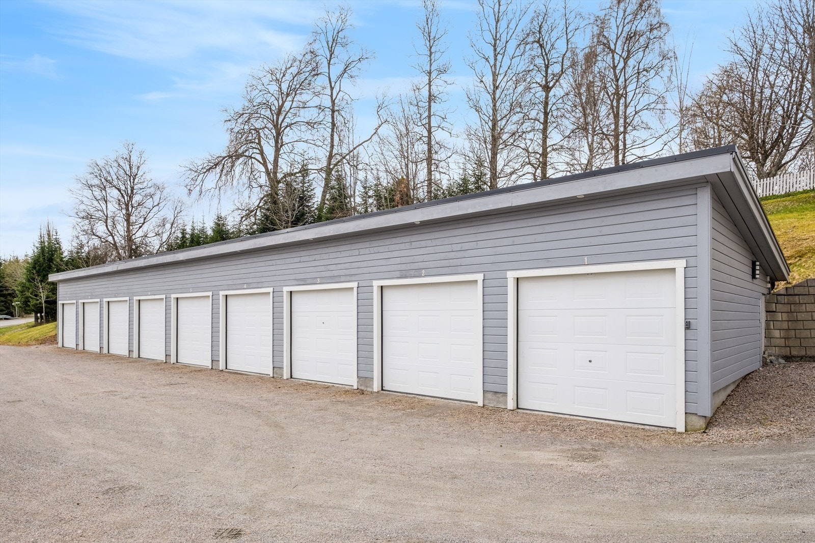 Medfølgende garasje i felles garasjeanlegg Galleribilde