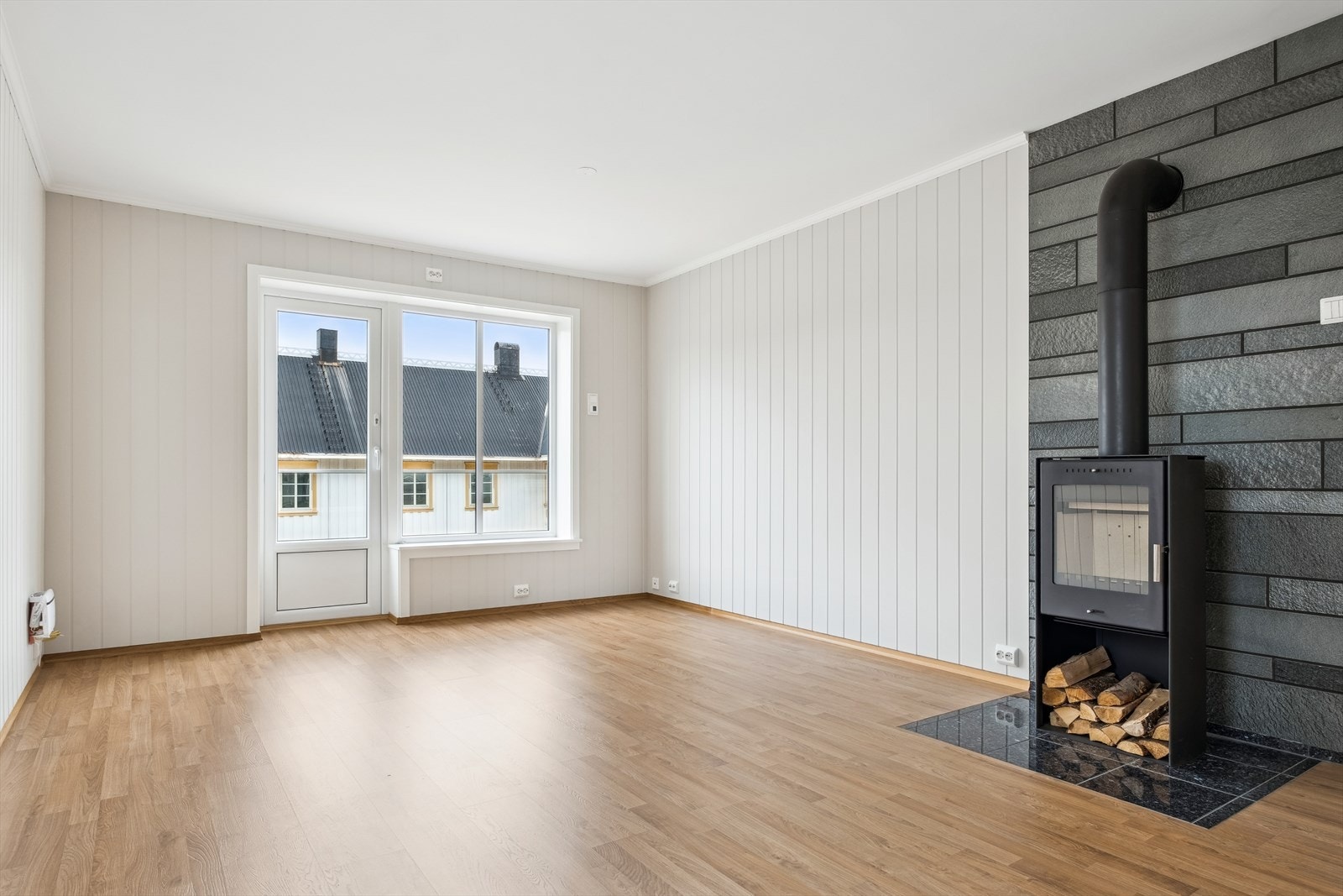 I stuesonen er det god plass til en stor sofagruppe Galleribilde