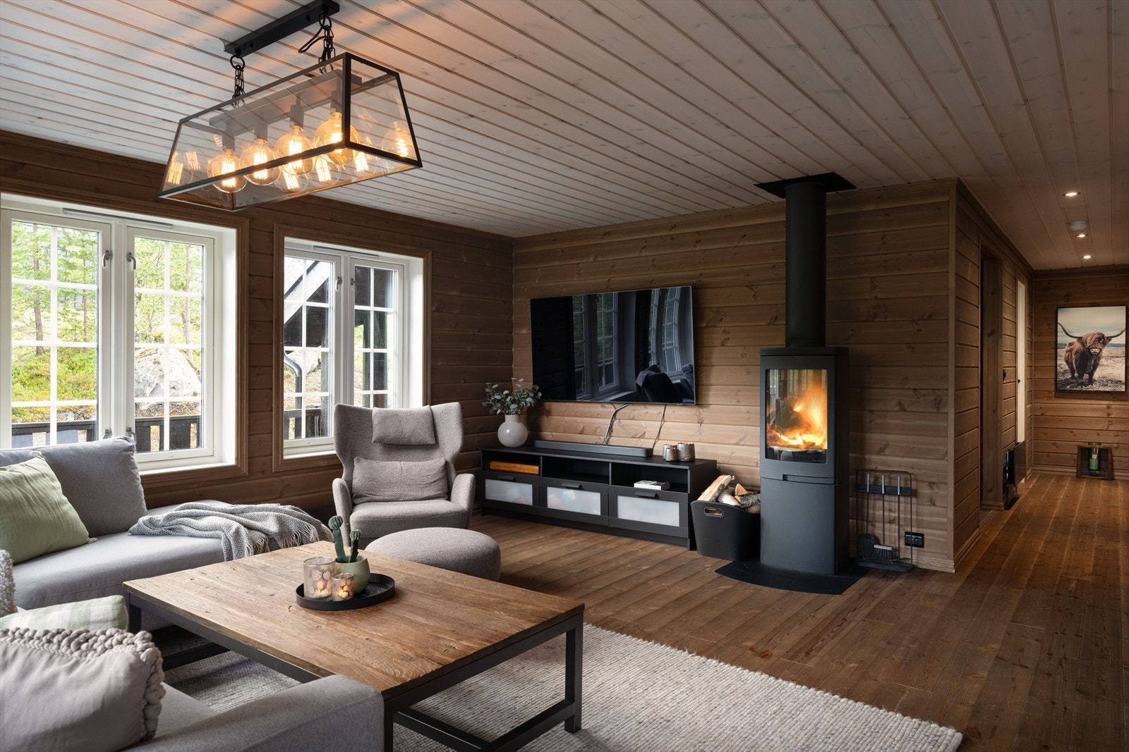 Velkommen til en moderne og gjennomført hytte som byr på det lille ekstra! Galleribilde