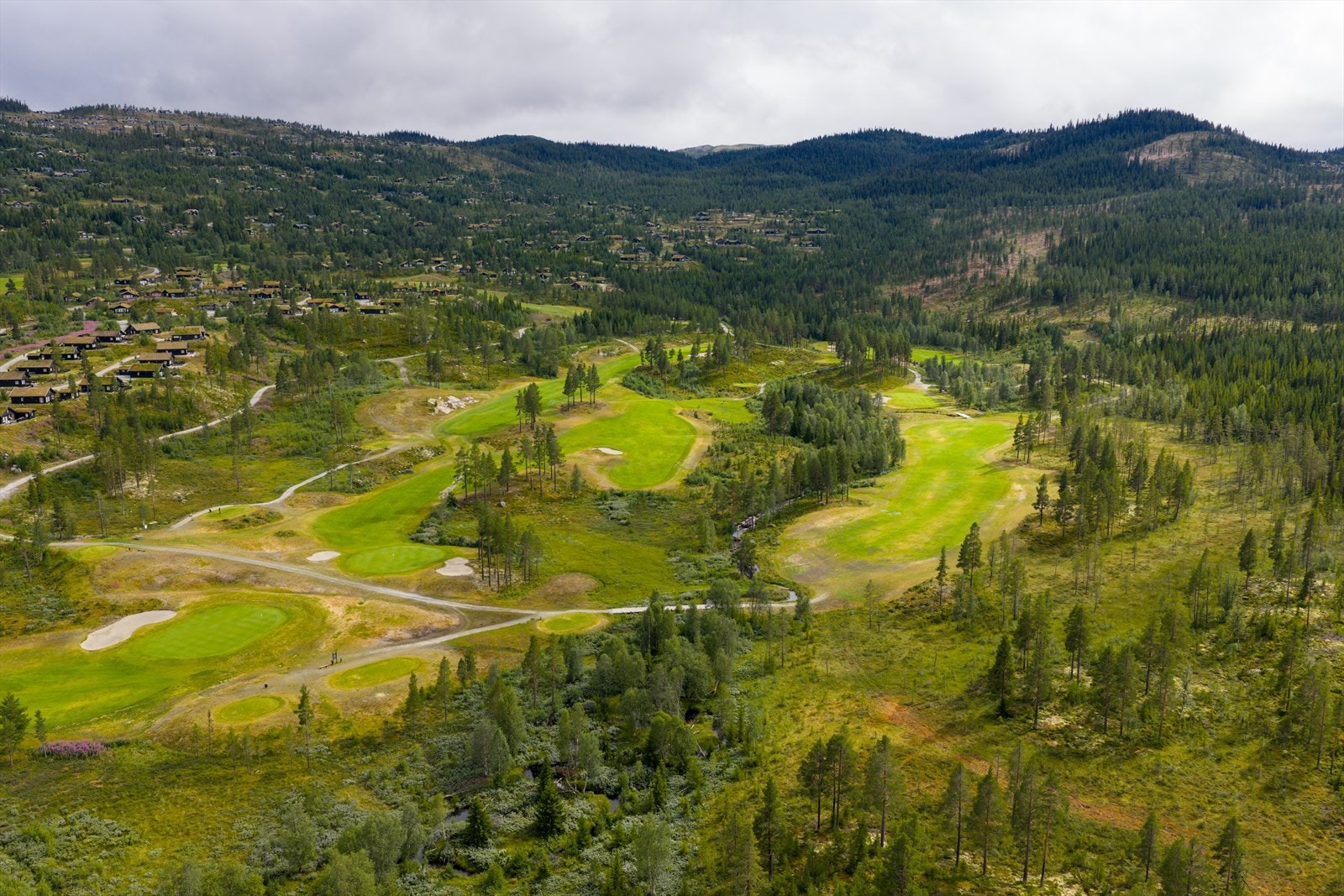Golfbane har høy standard og en hyggelig golfcafe. Det er mye aktiviteter og arrangementer hele året. Galleribilde