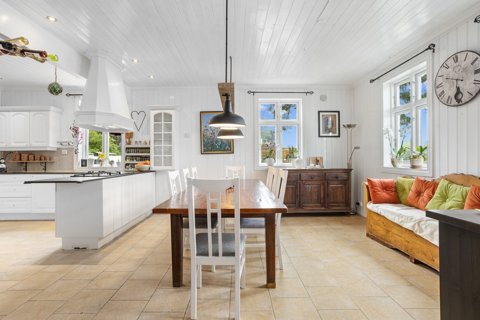 Et naturlig samlingssted med plass til langbord. Galleribilde