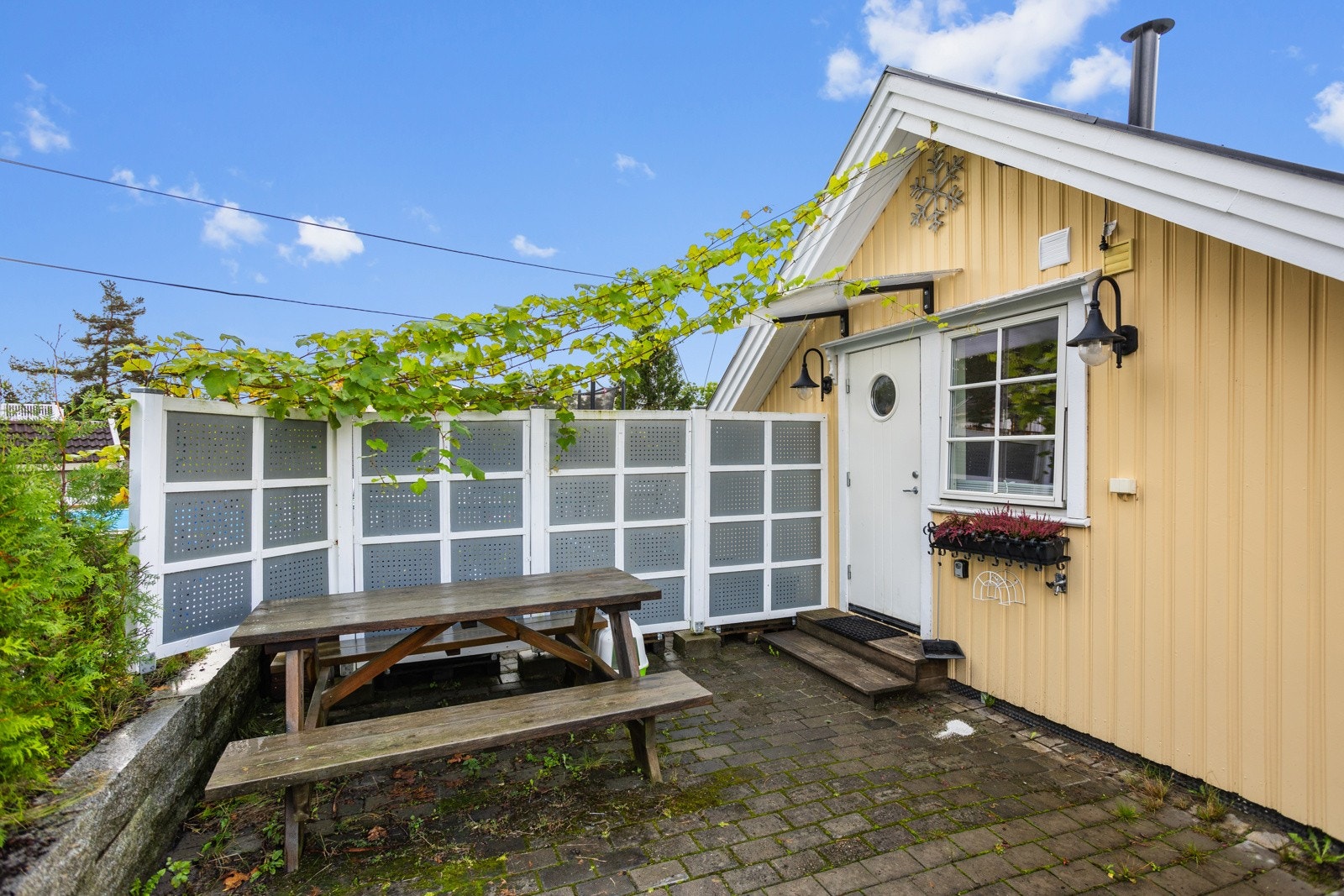 Uteplass tilknyttet hybel. Galleribilde