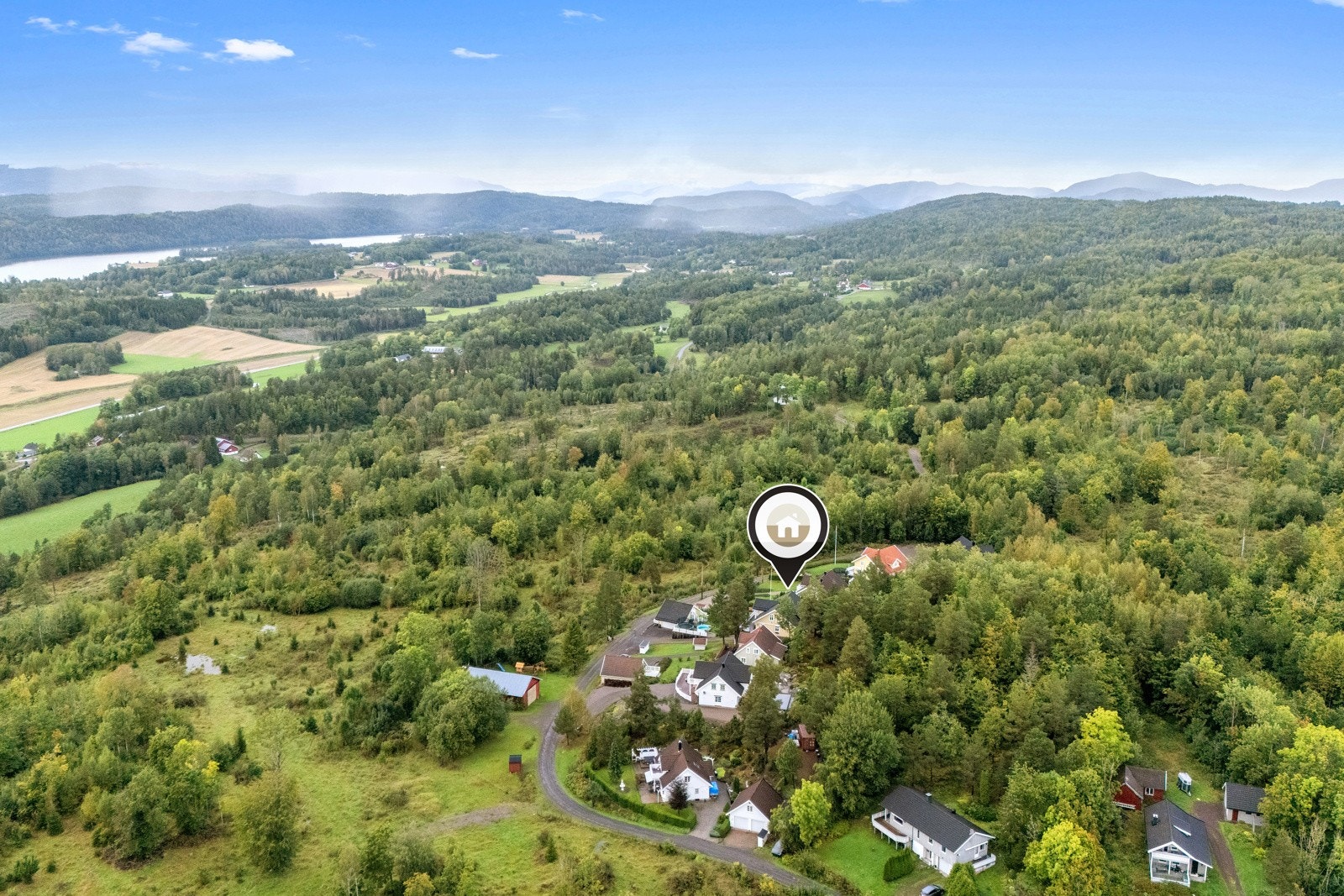 Området byr på flotte tur- og friluftsområder med bøkeskog, variert terreng og kystlandskap som gir gode mulighter for mange fine turer. Galleribilde