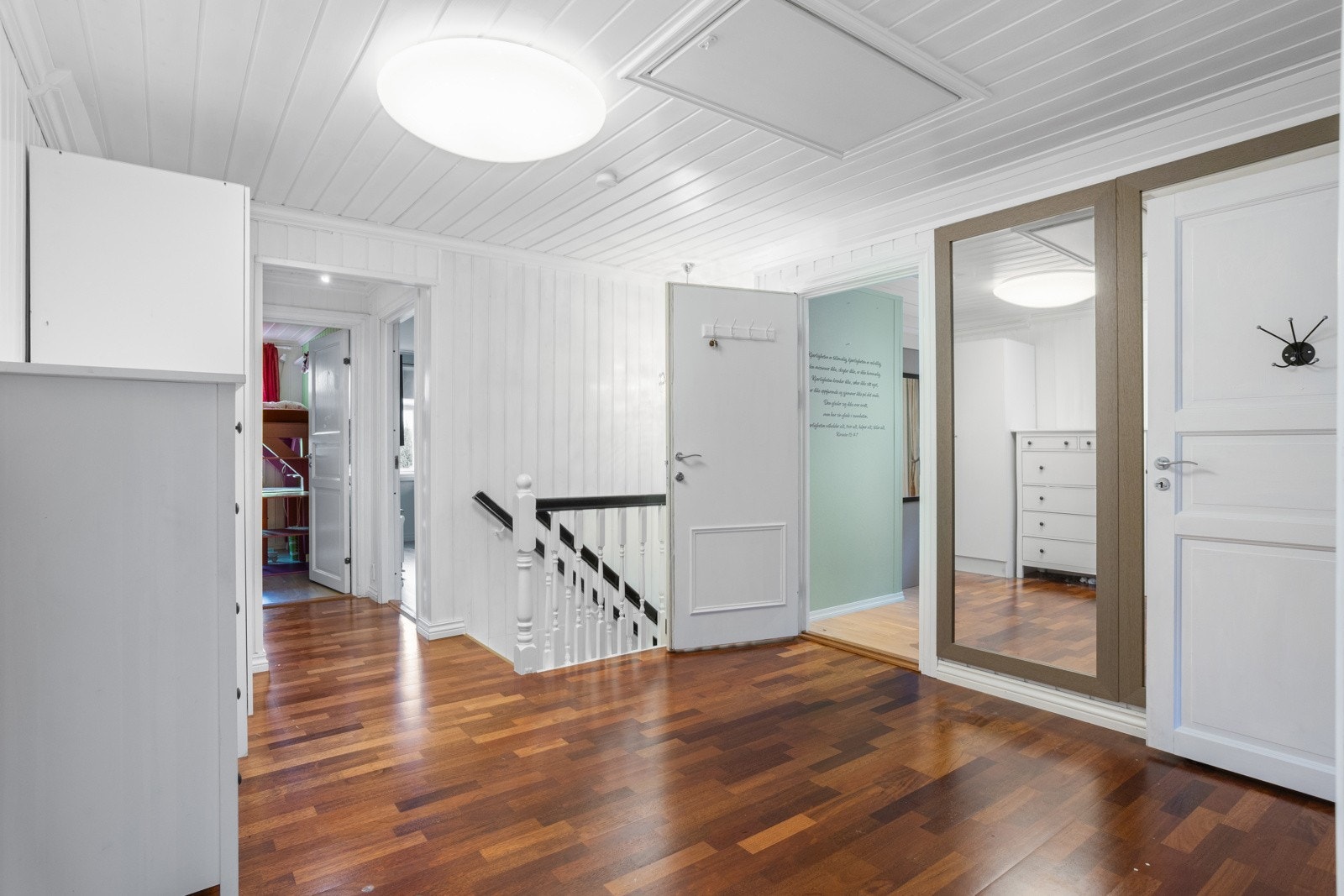 Trappegang og loftstue i 2. etasje. Galleribilde