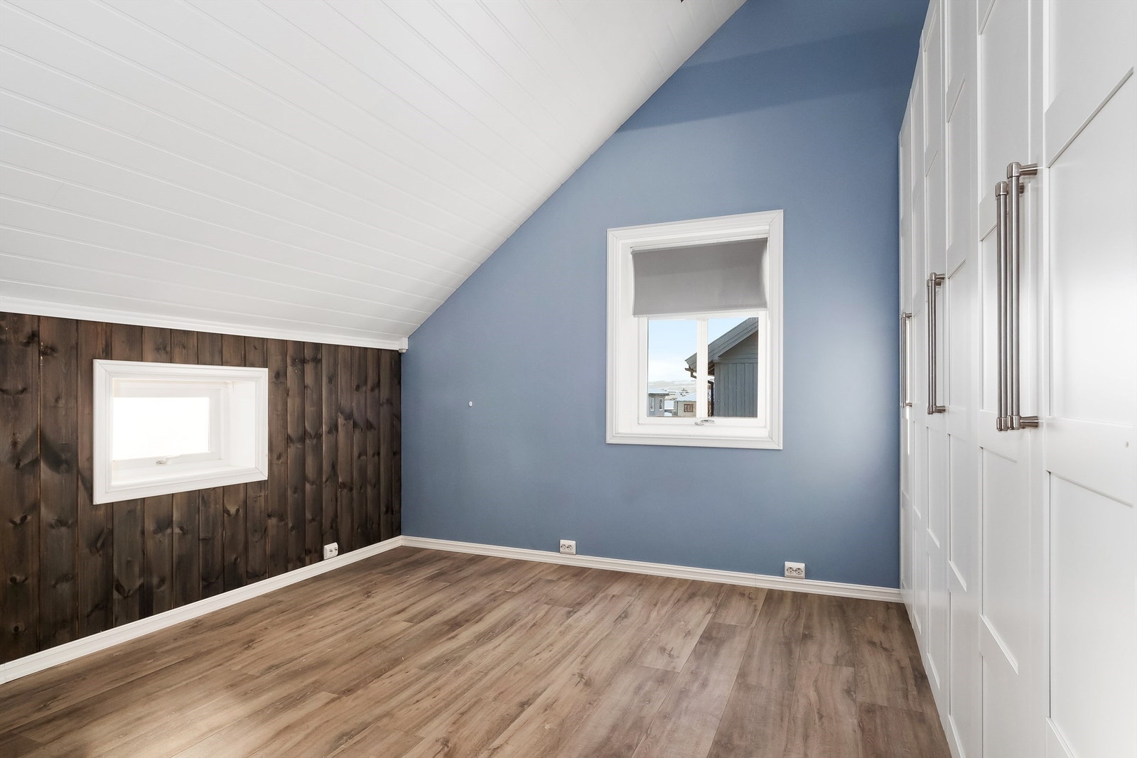 Dette soverommet har god plass til både seng og garderobeløsning. Galleribilde