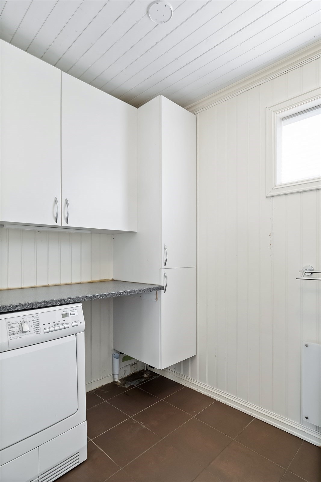 Her er det flislagt gulv med elektrisk gulvvarme for økt komfort. Galleribilde